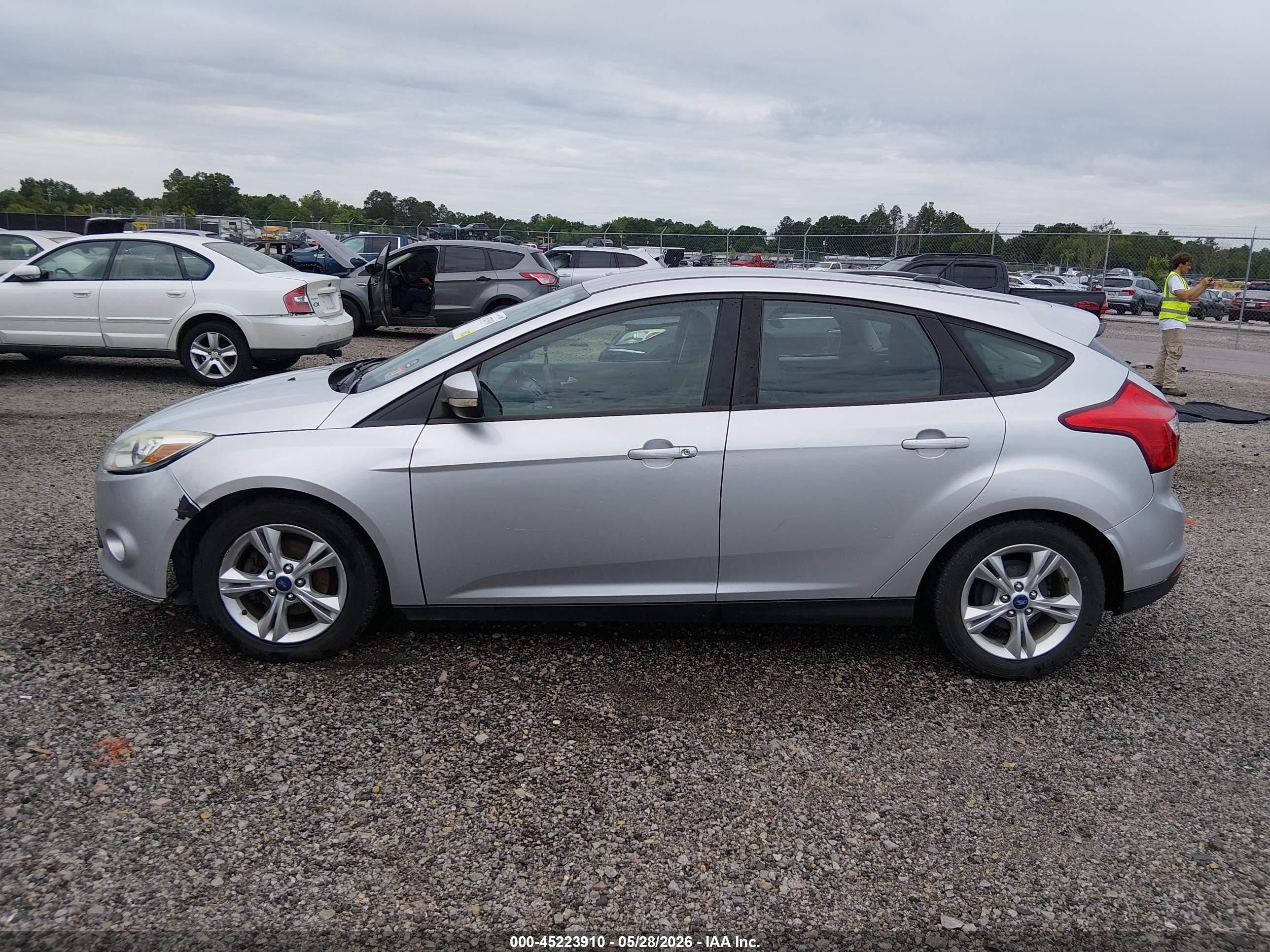 2013 Ford Focus Se Серебряный vin: 1FADP3K28DL368000