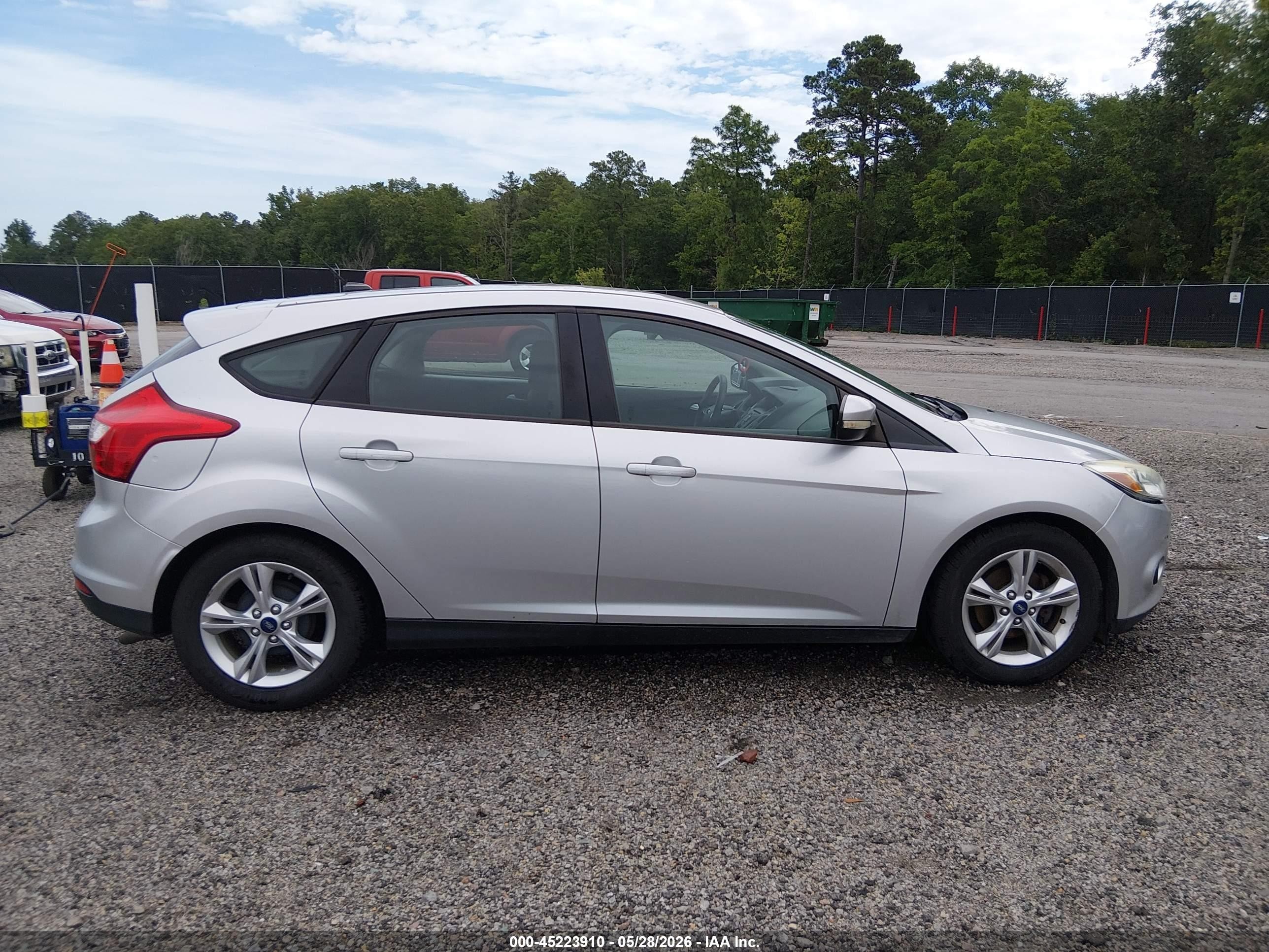 2013 Ford Focus Se Серебряный vin: 1FADP3K28DL368000