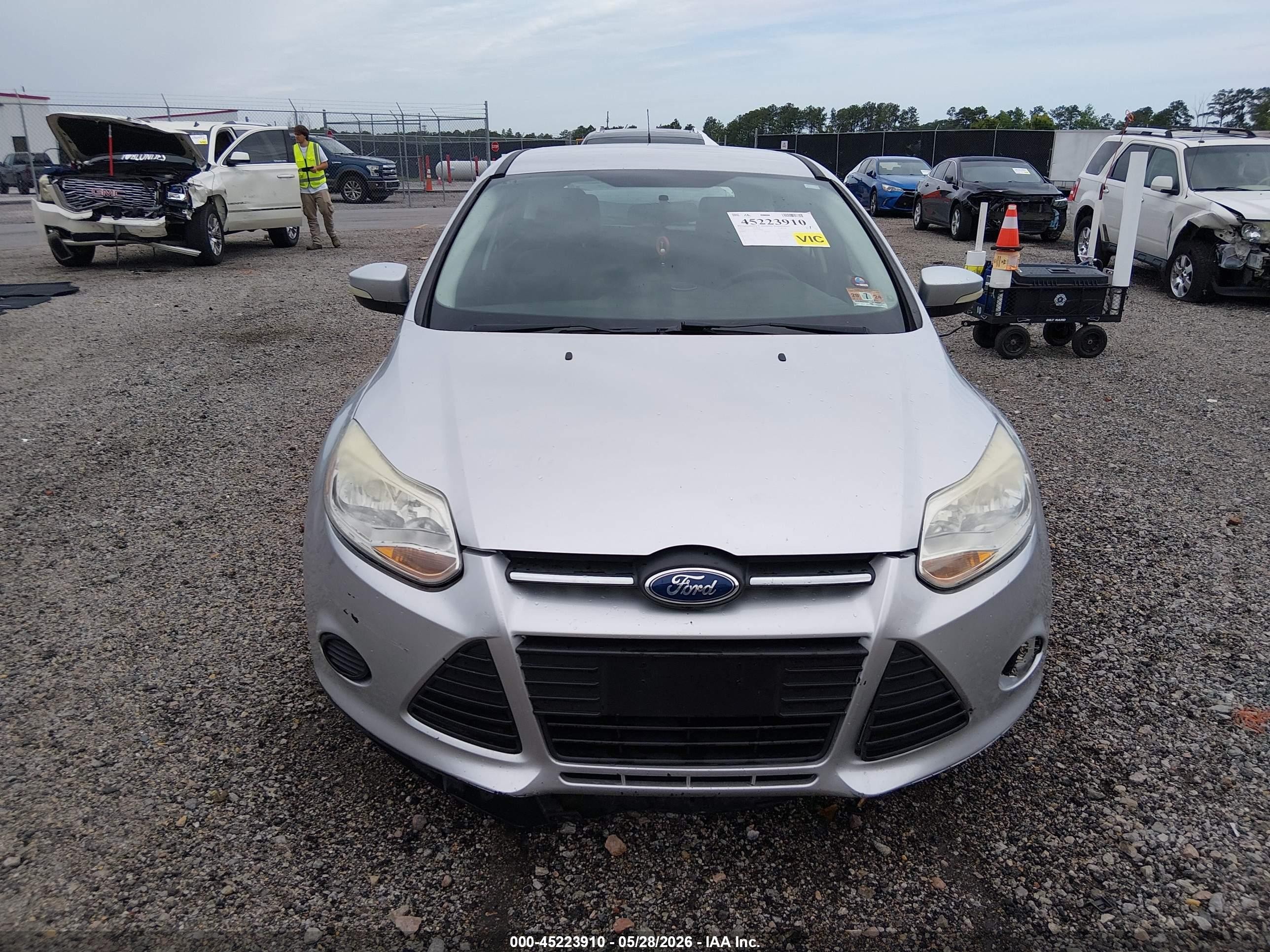2013 Ford Focus Se Серебряный vin: 1FADP3K28DL368000