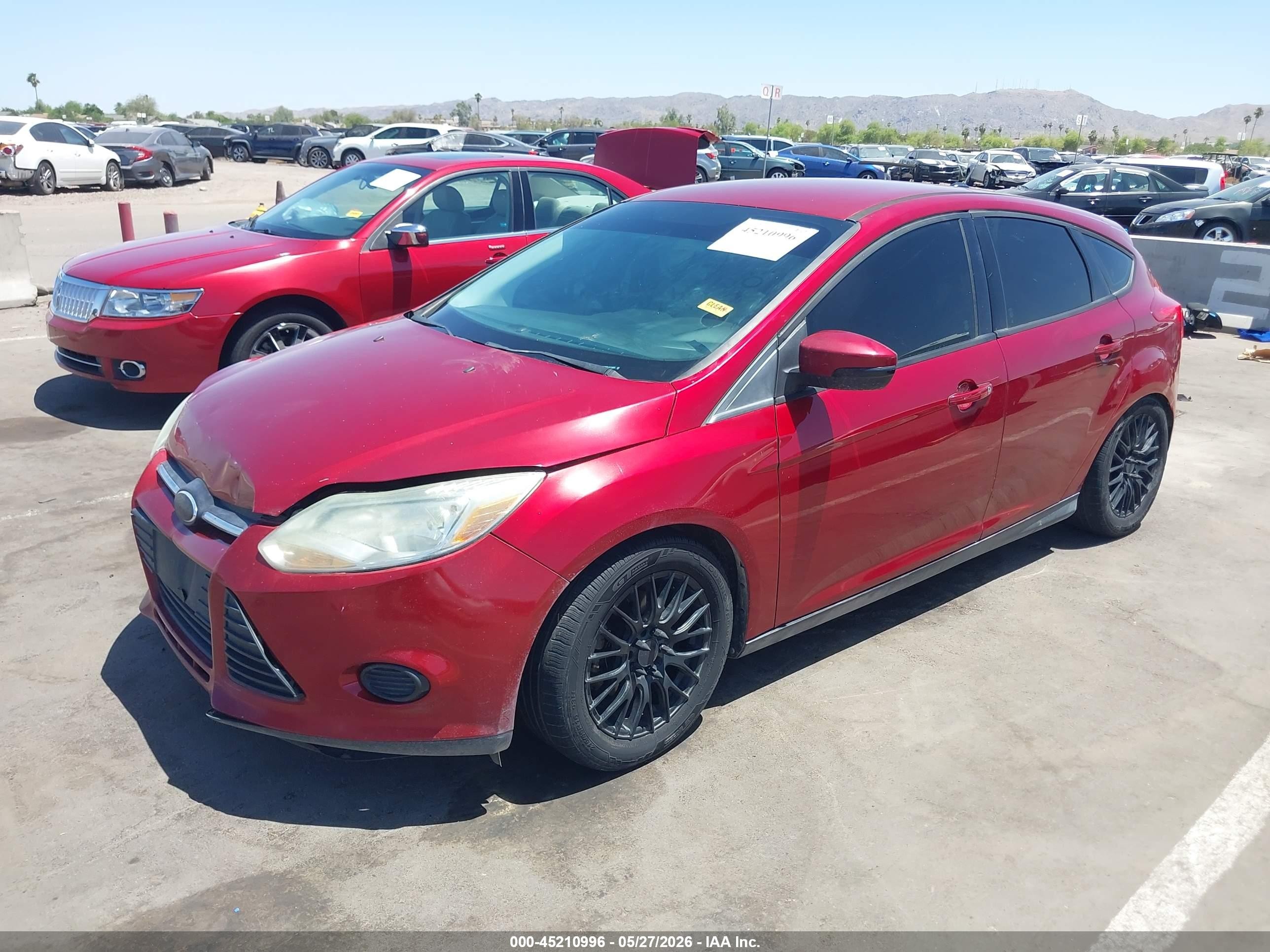 2014 Ford Focus Se Red vin: 1FADP3K28EL111422