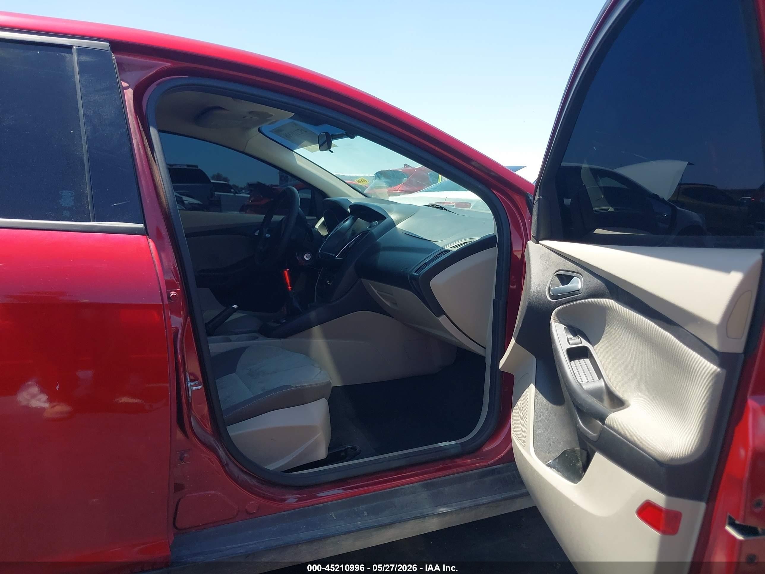 2014 Ford Focus Se Red vin: 1FADP3K28EL111422