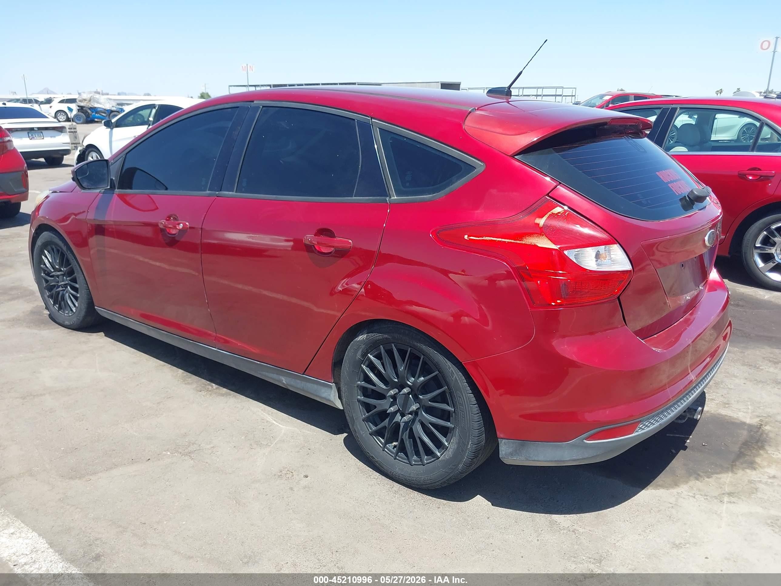 2014 Ford Focus Se Red vin: 1FADP3K28EL111422