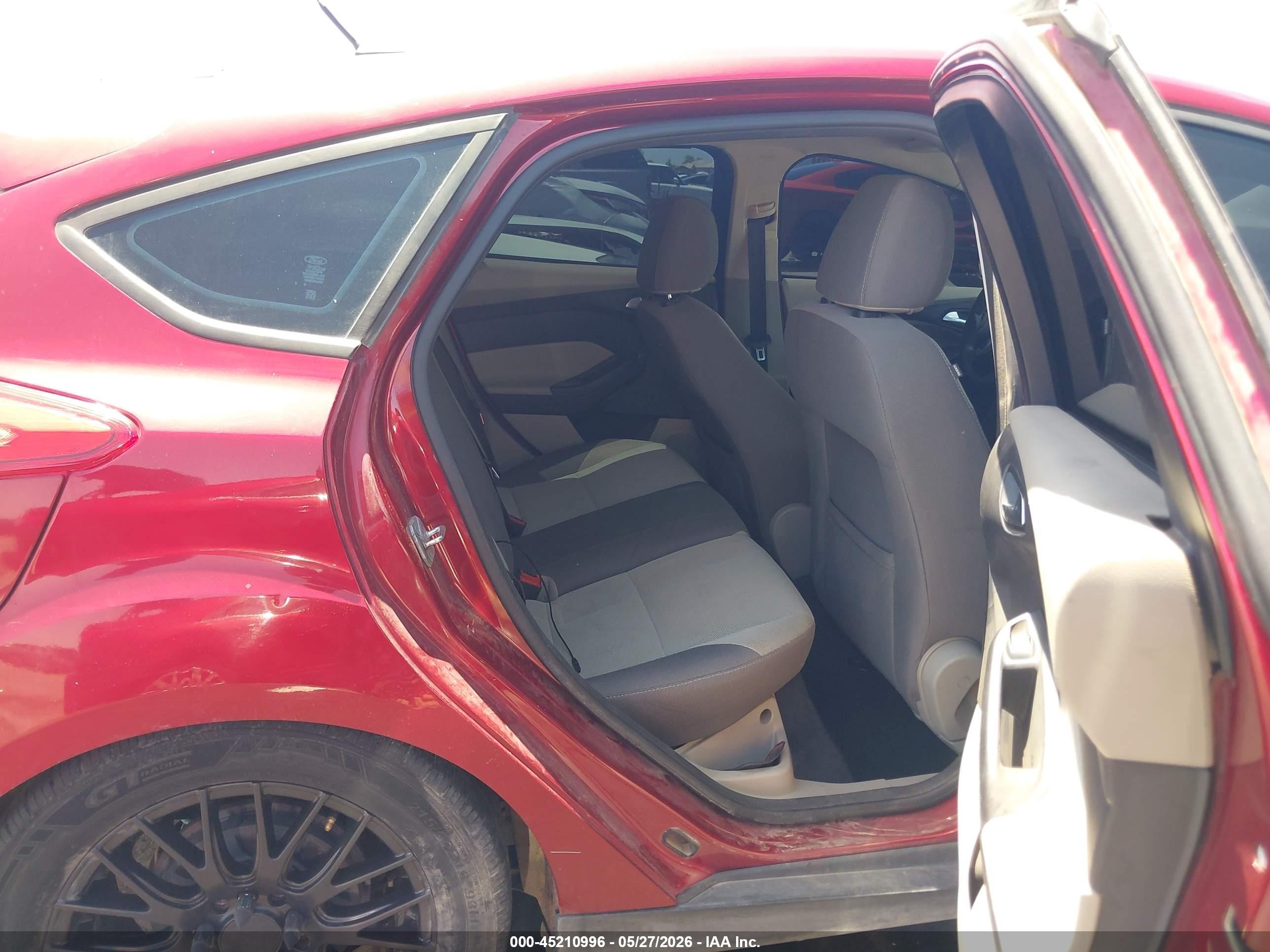 2014 Ford Focus Se Red vin: 1FADP3K28EL111422