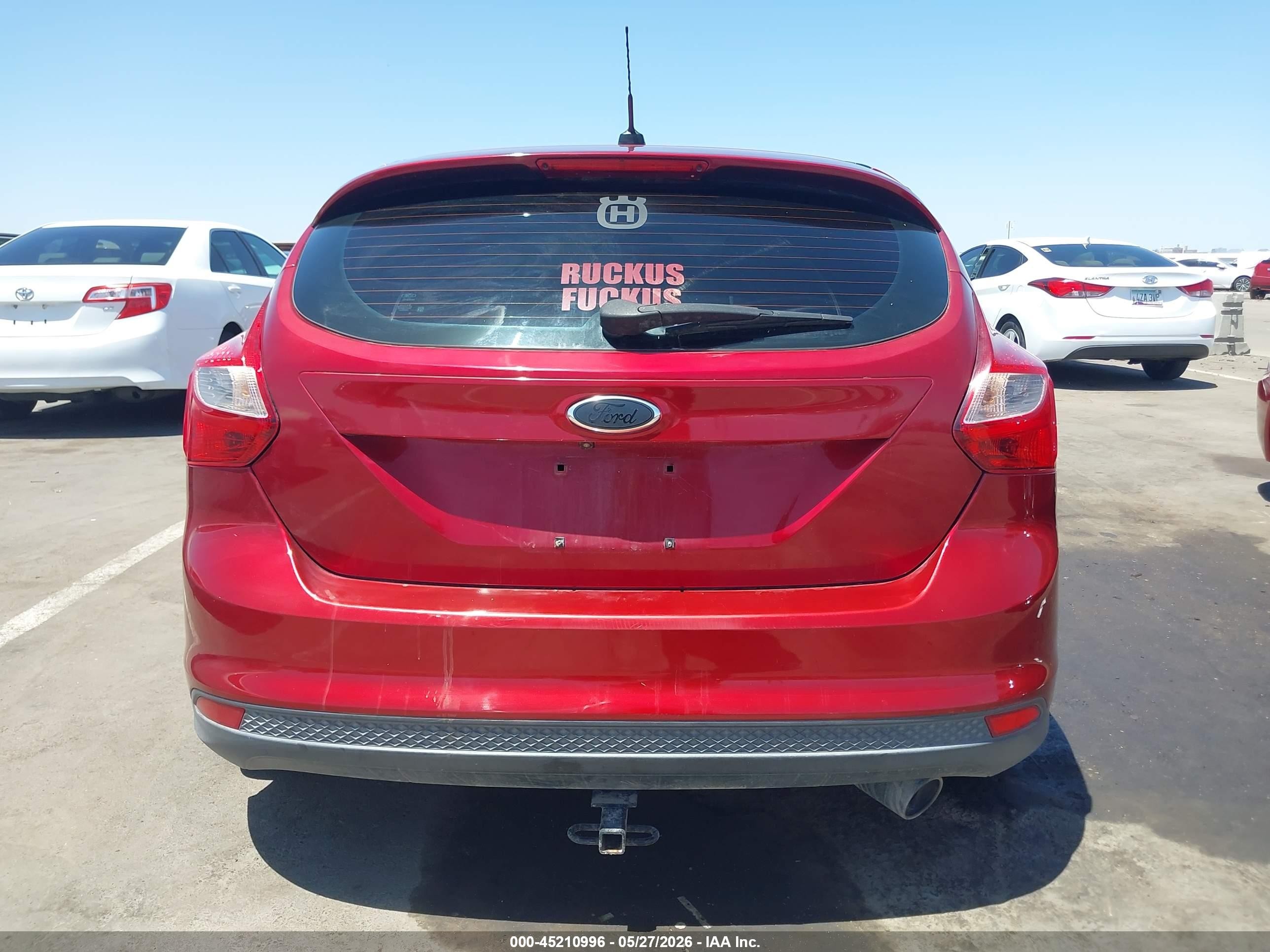 2014 Ford Focus Se Red vin: 1FADP3K28EL111422