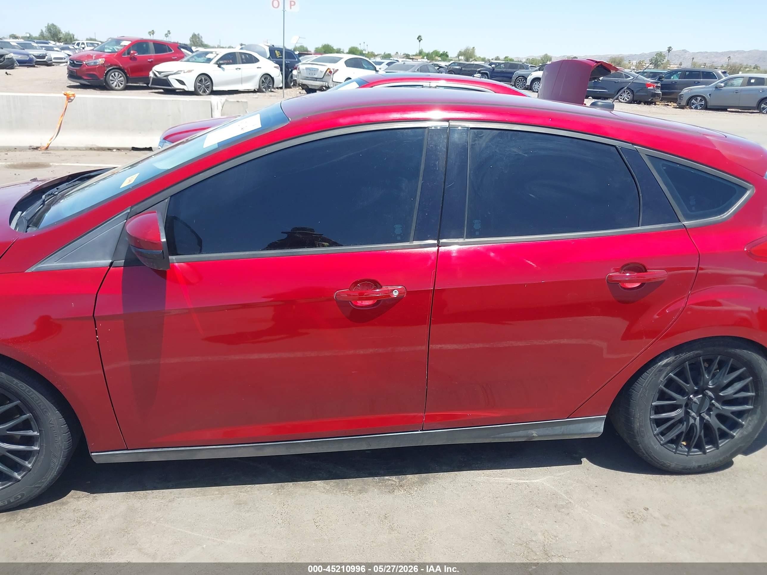 2014 Ford Focus Se Red vin: 1FADP3K28EL111422