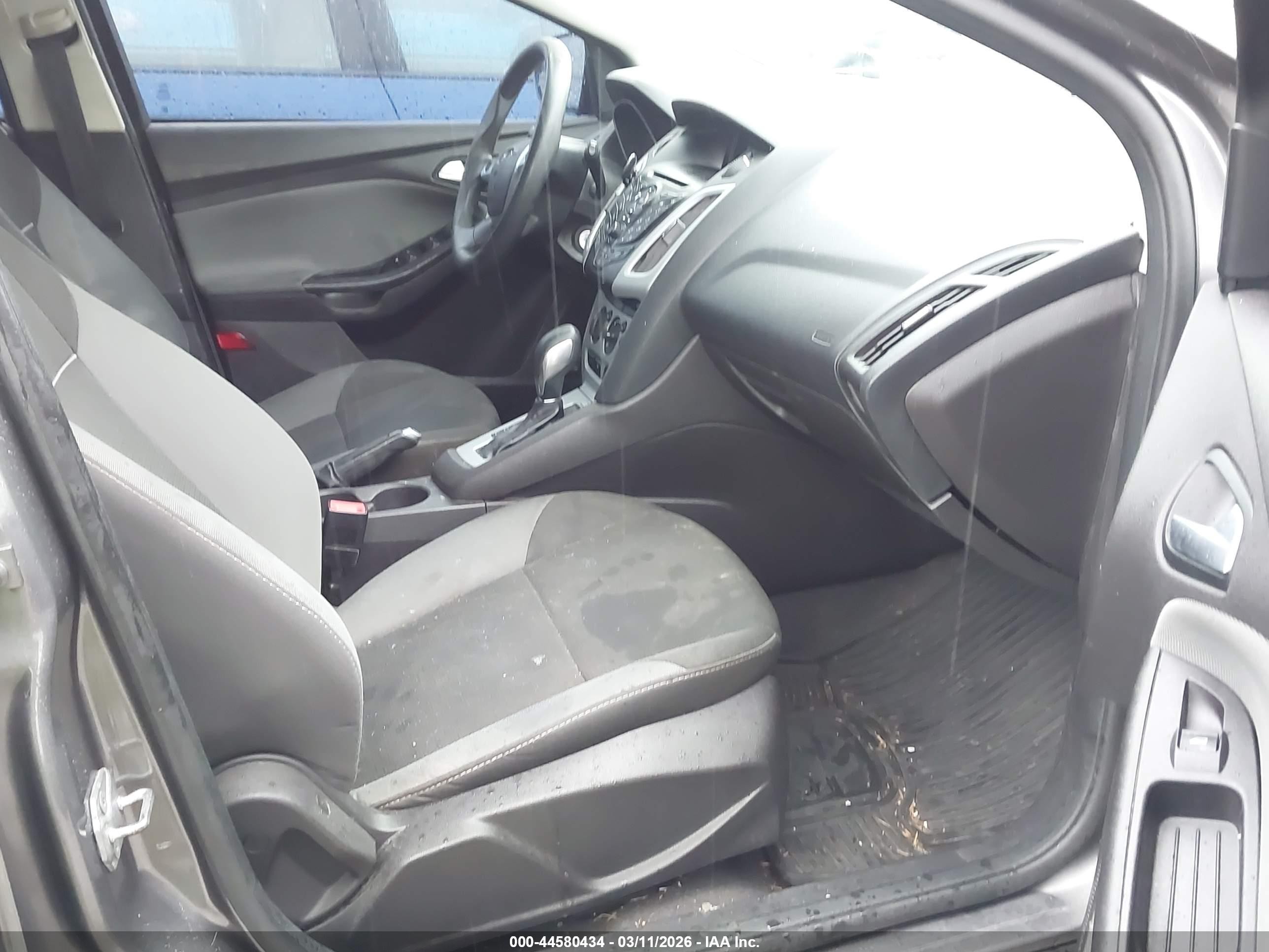 2014 Ford Focus Se Gray vin: 1FADP3K28EL112151