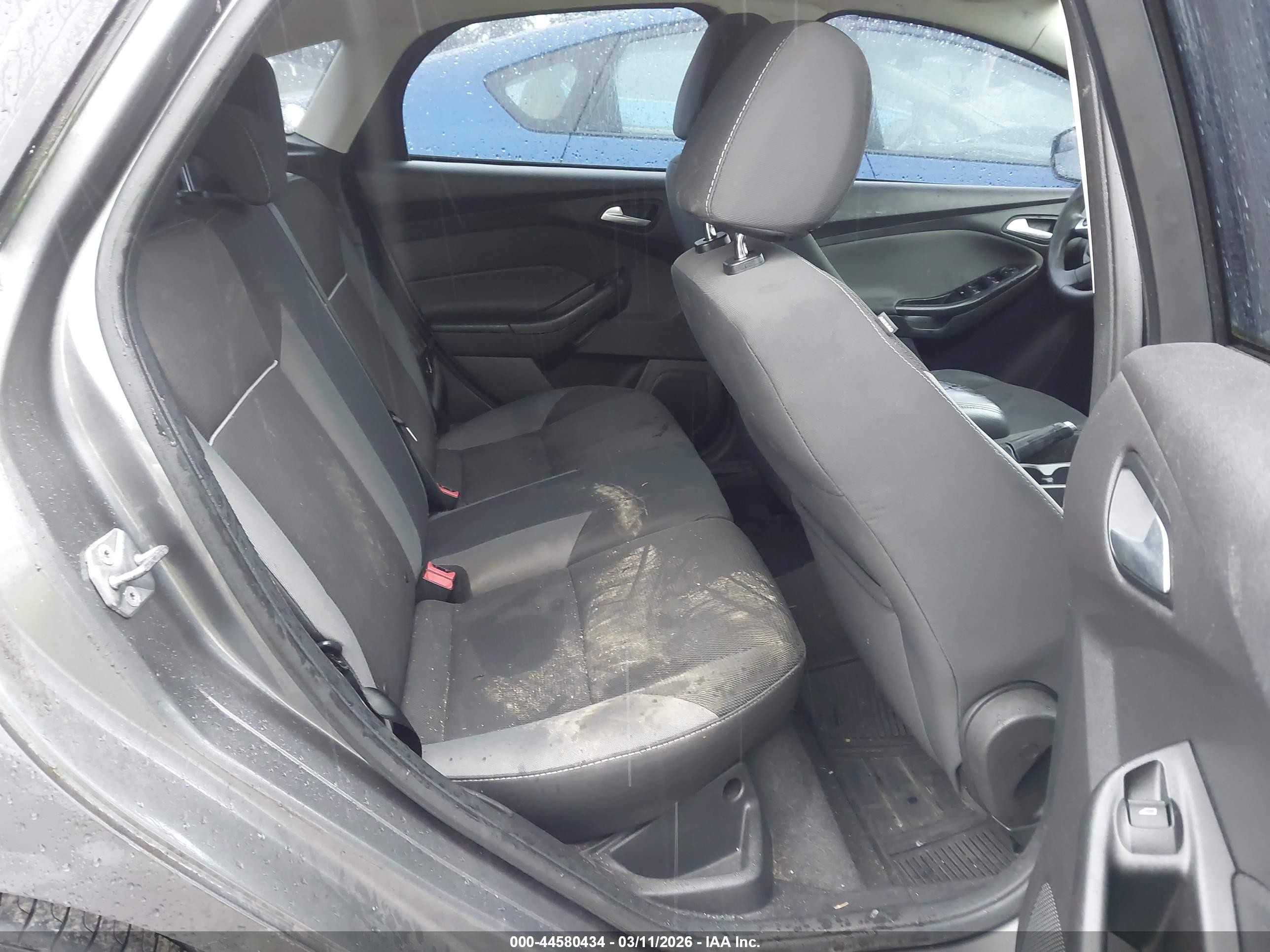 2014 Ford Focus Se Gray vin: 1FADP3K28EL112151