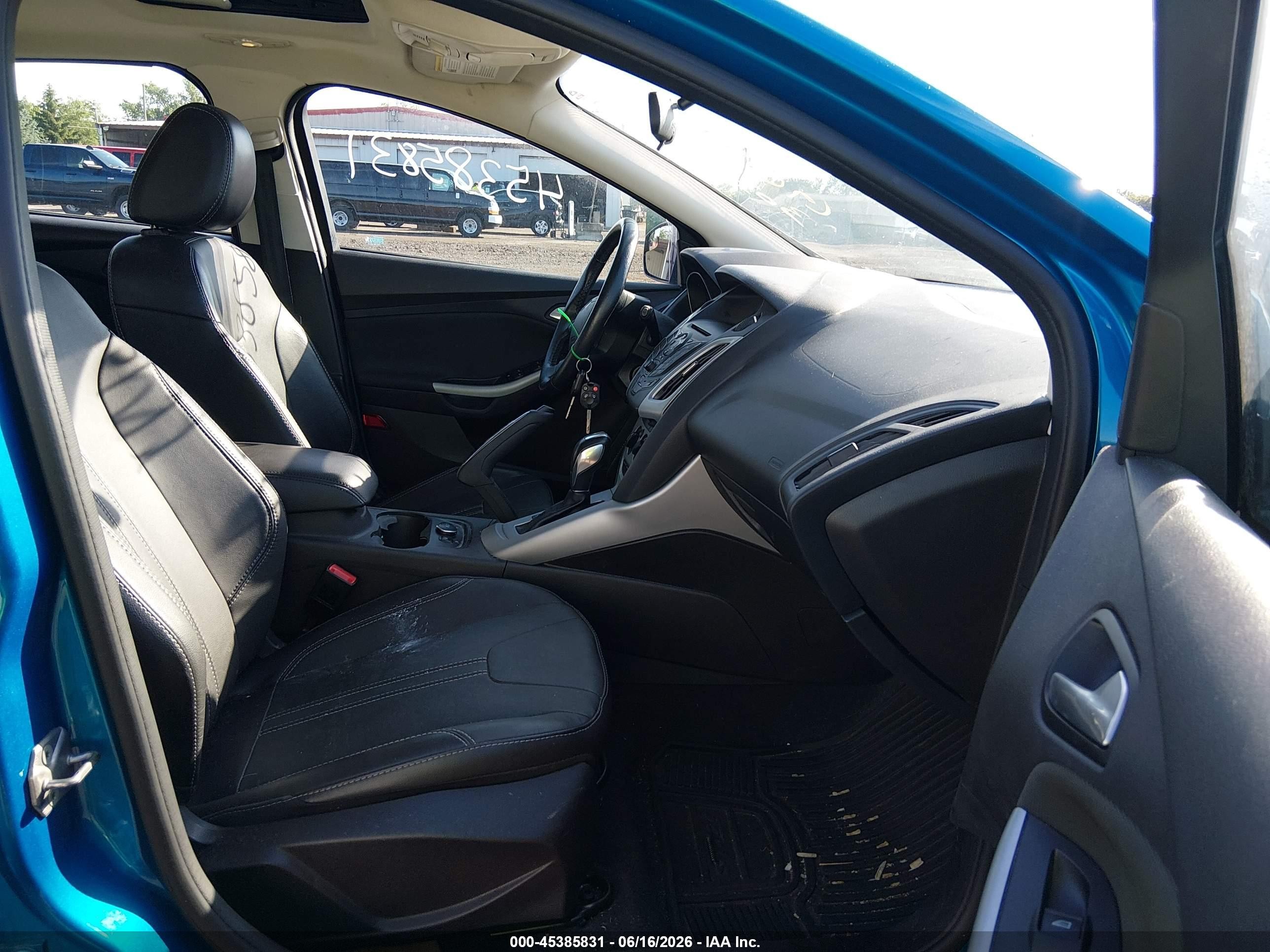 2014 Ford Focus Se Blue vin: 1FADP3K28EL129063
