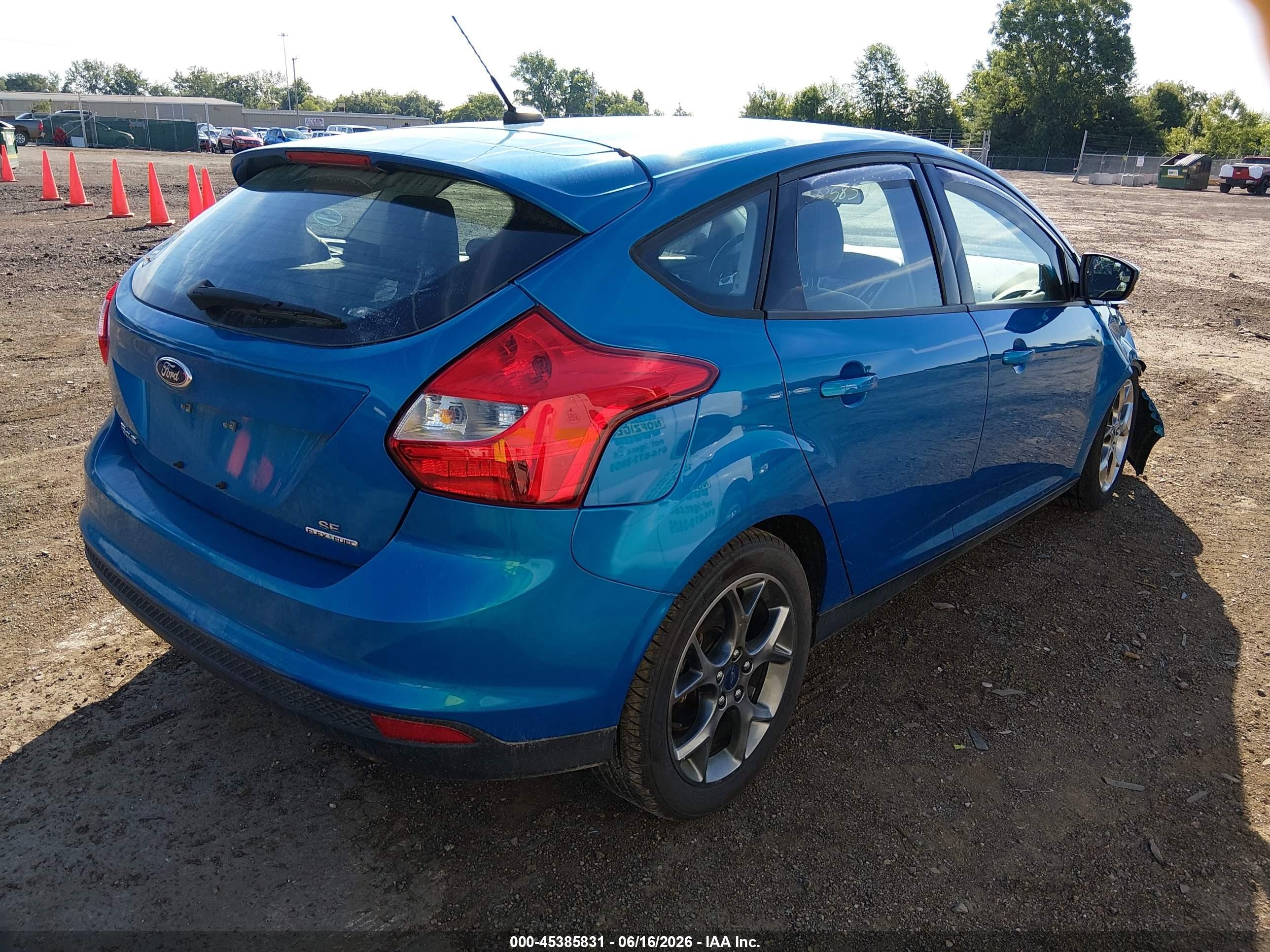 2014 Ford Focus Se Blue vin: 1FADP3K28EL129063