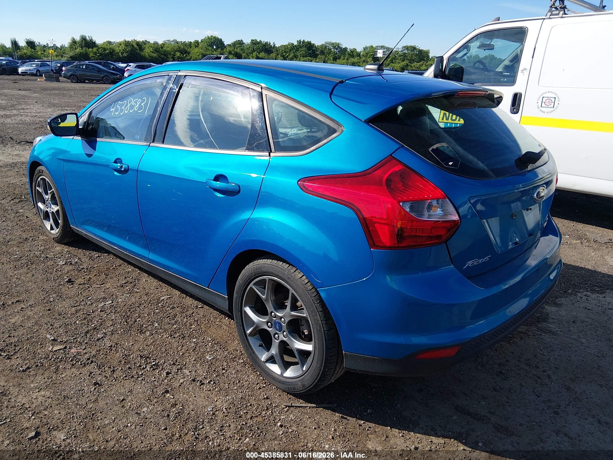 2014 Ford Focus Se Blue vin: 1FADP3K28EL129063