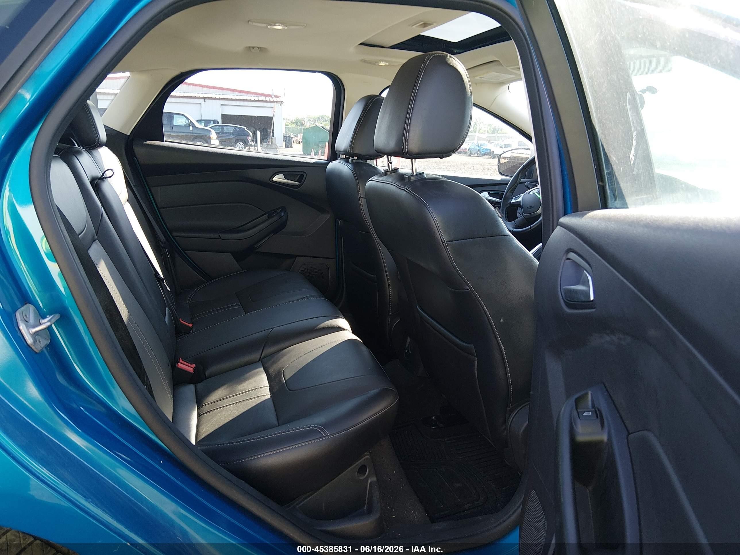 2014 Ford Focus Se Blue vin: 1FADP3K28EL129063