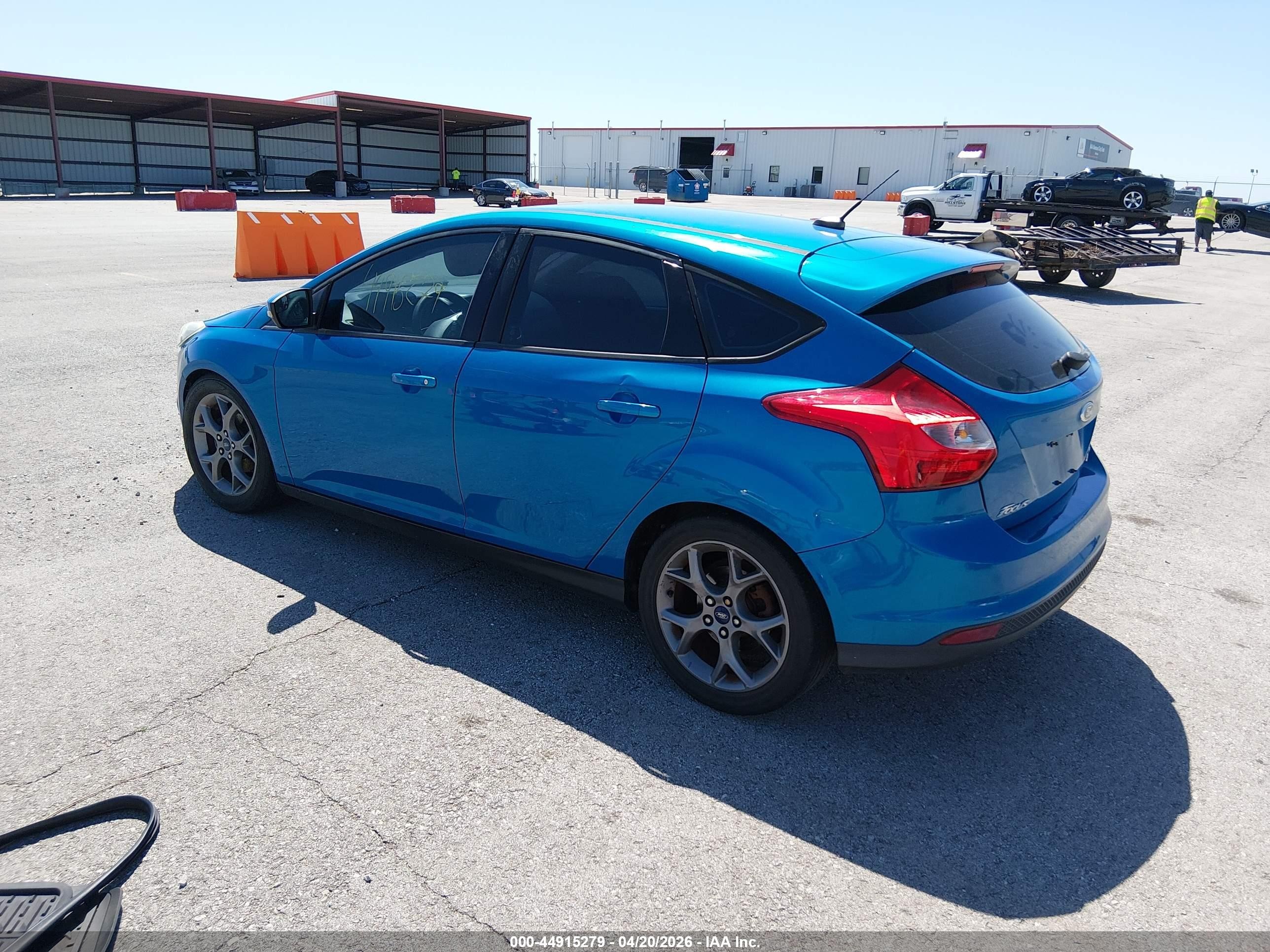 2014 Ford Focus Se Blue vin: 1FADP3K28EL175721
