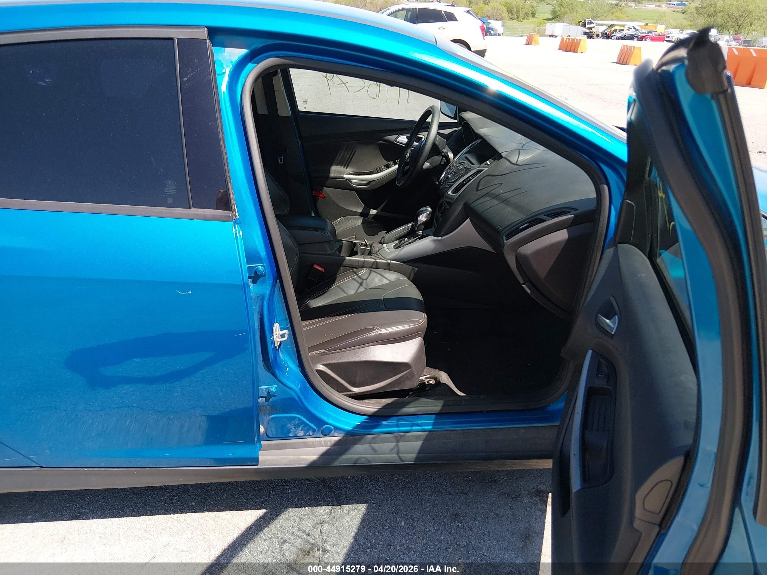 2014 Ford Focus Se Blue vin: 1FADP3K28EL175721
