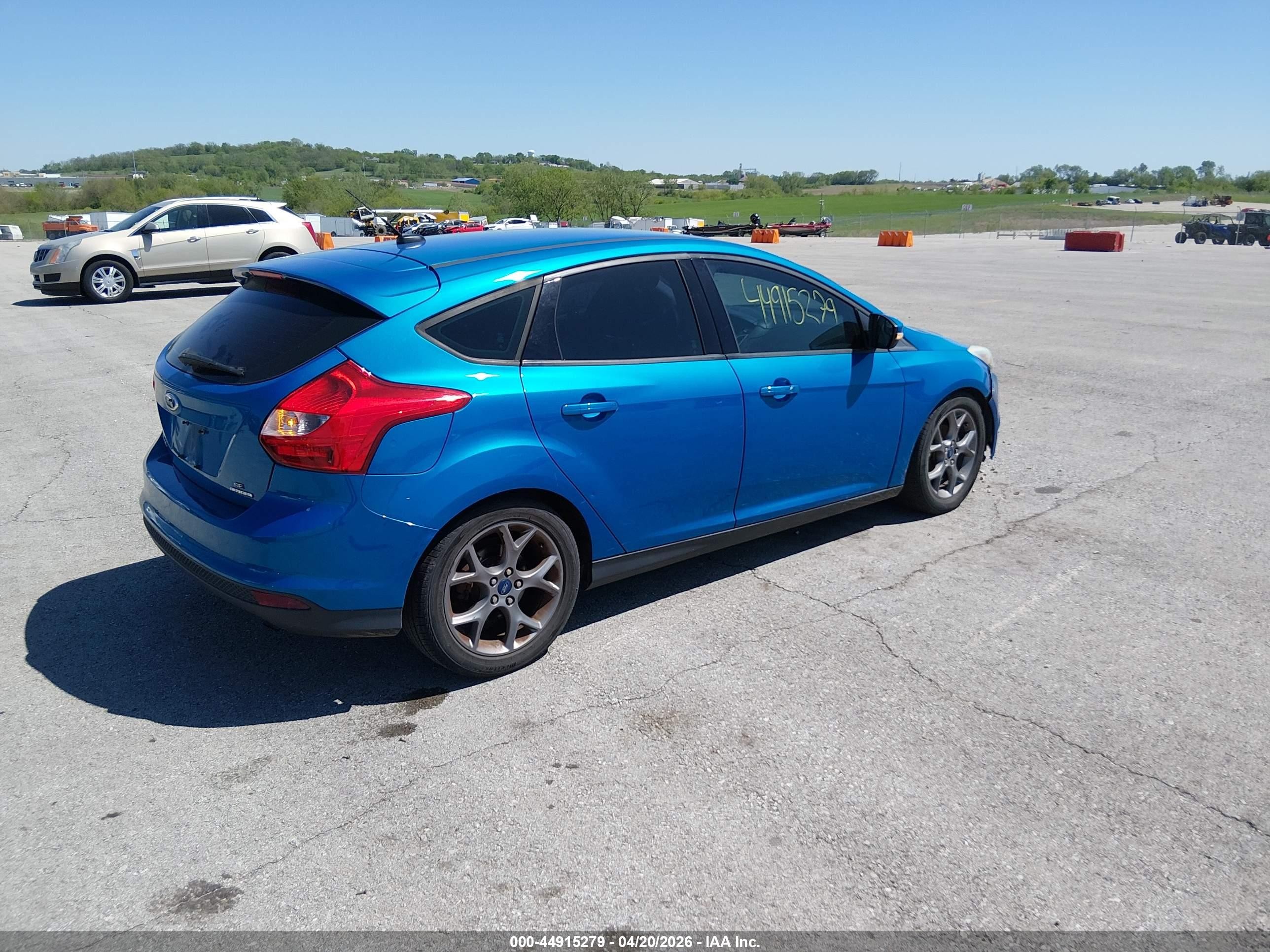 2014 Ford Focus Se Blue vin: 1FADP3K28EL175721