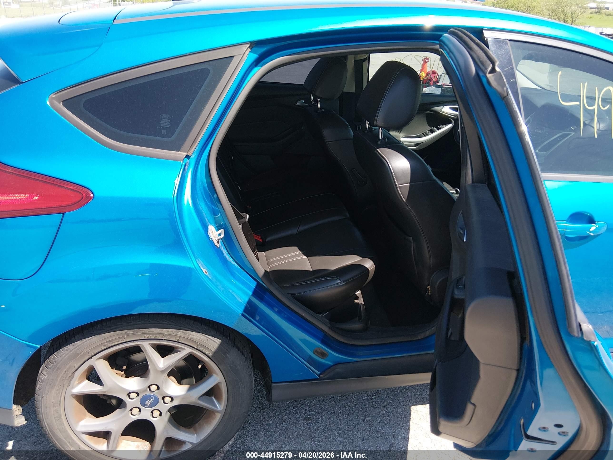 2014 Ford Focus Se Blue vin: 1FADP3K28EL175721