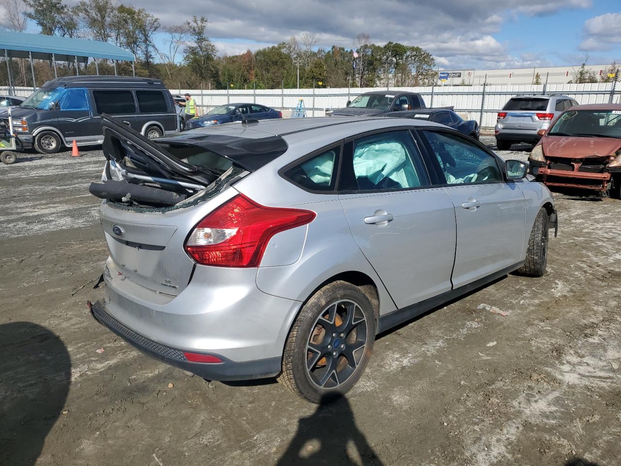 2014 Ford Focus Se Silver vin: 1FADP3K28EL182734