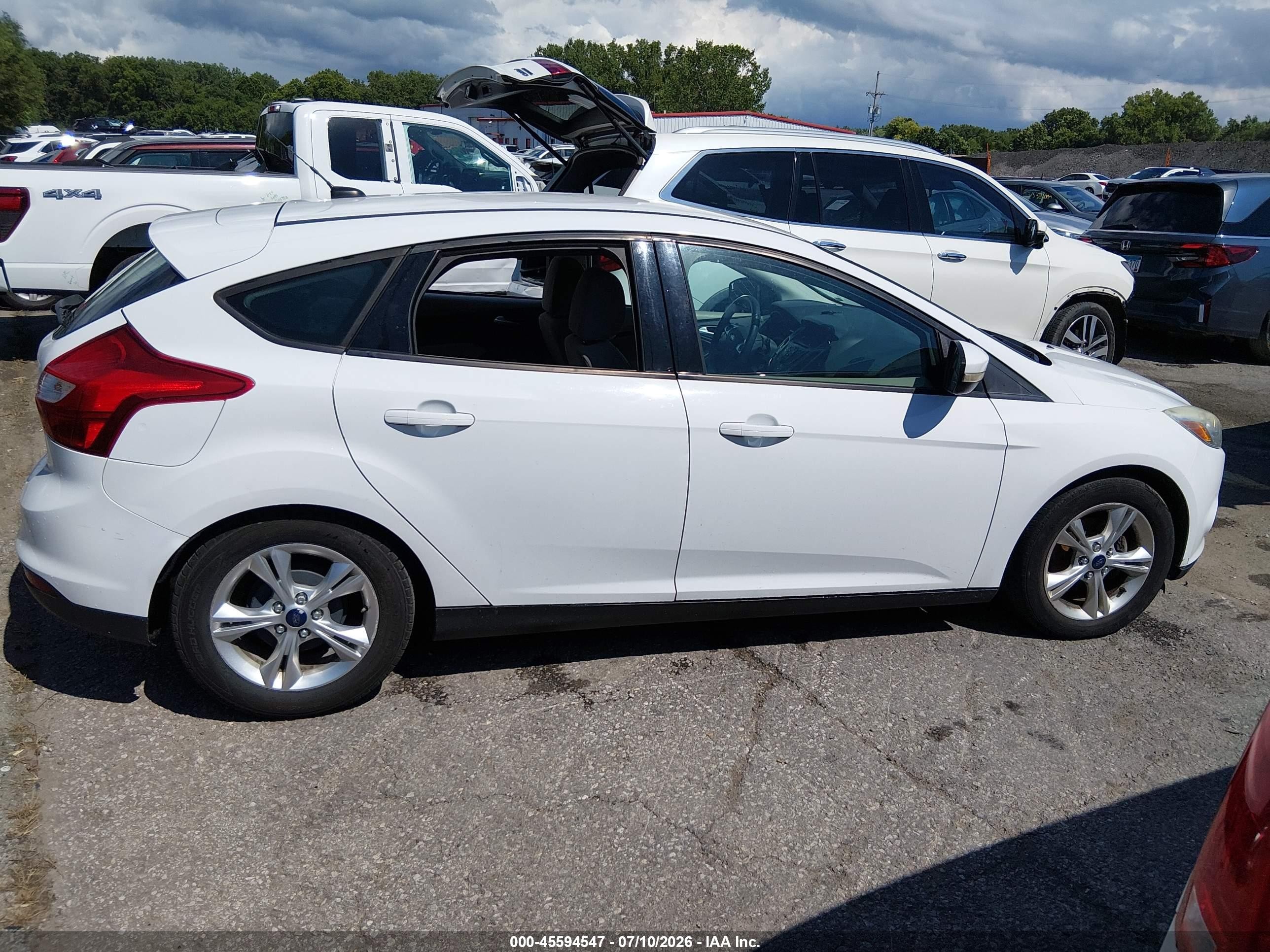 2014 Ford Focus Se Белый vin: 1FADP3K28EL197122