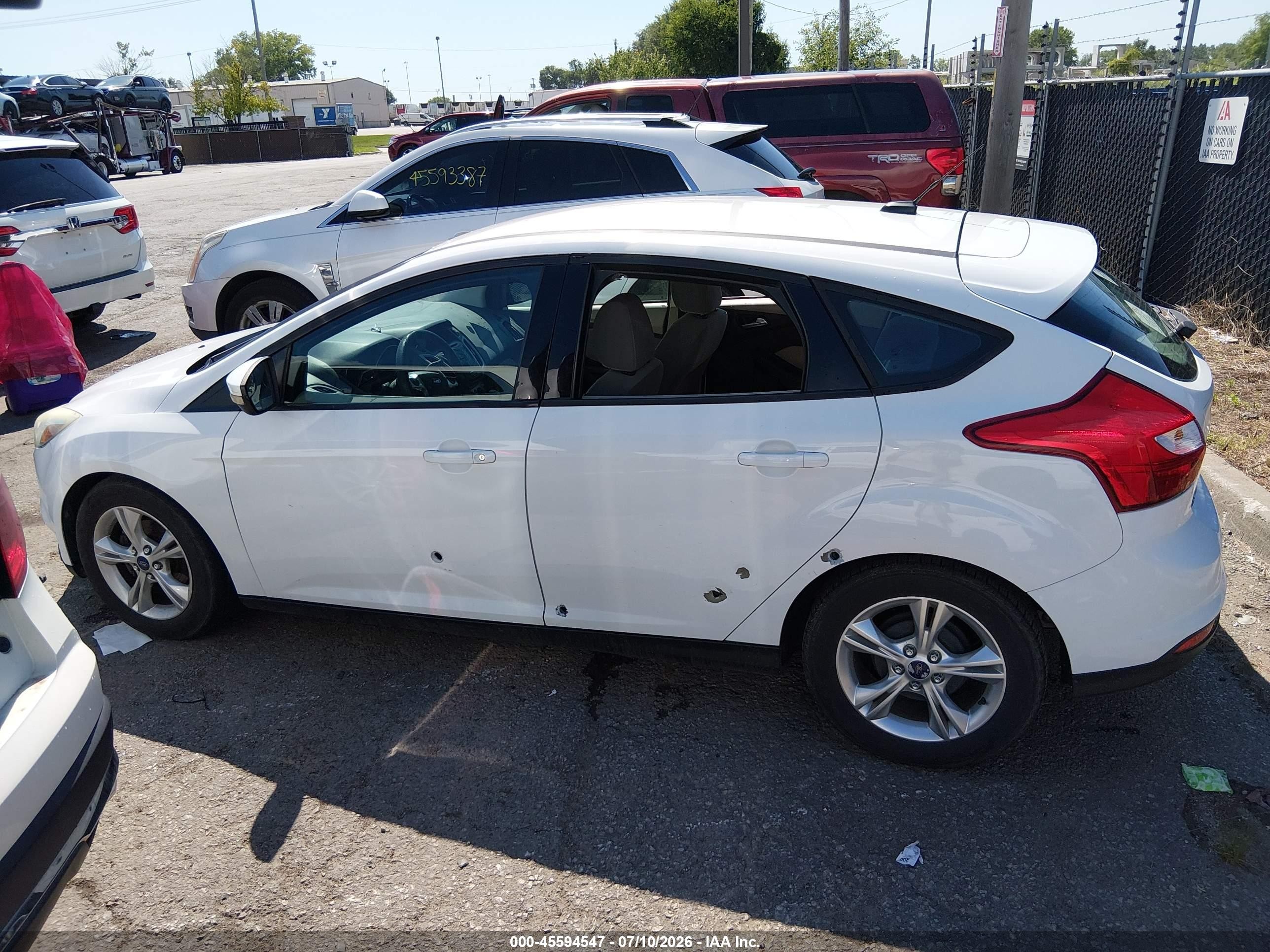 2014 Ford Focus Se Белый vin: 1FADP3K28EL197122