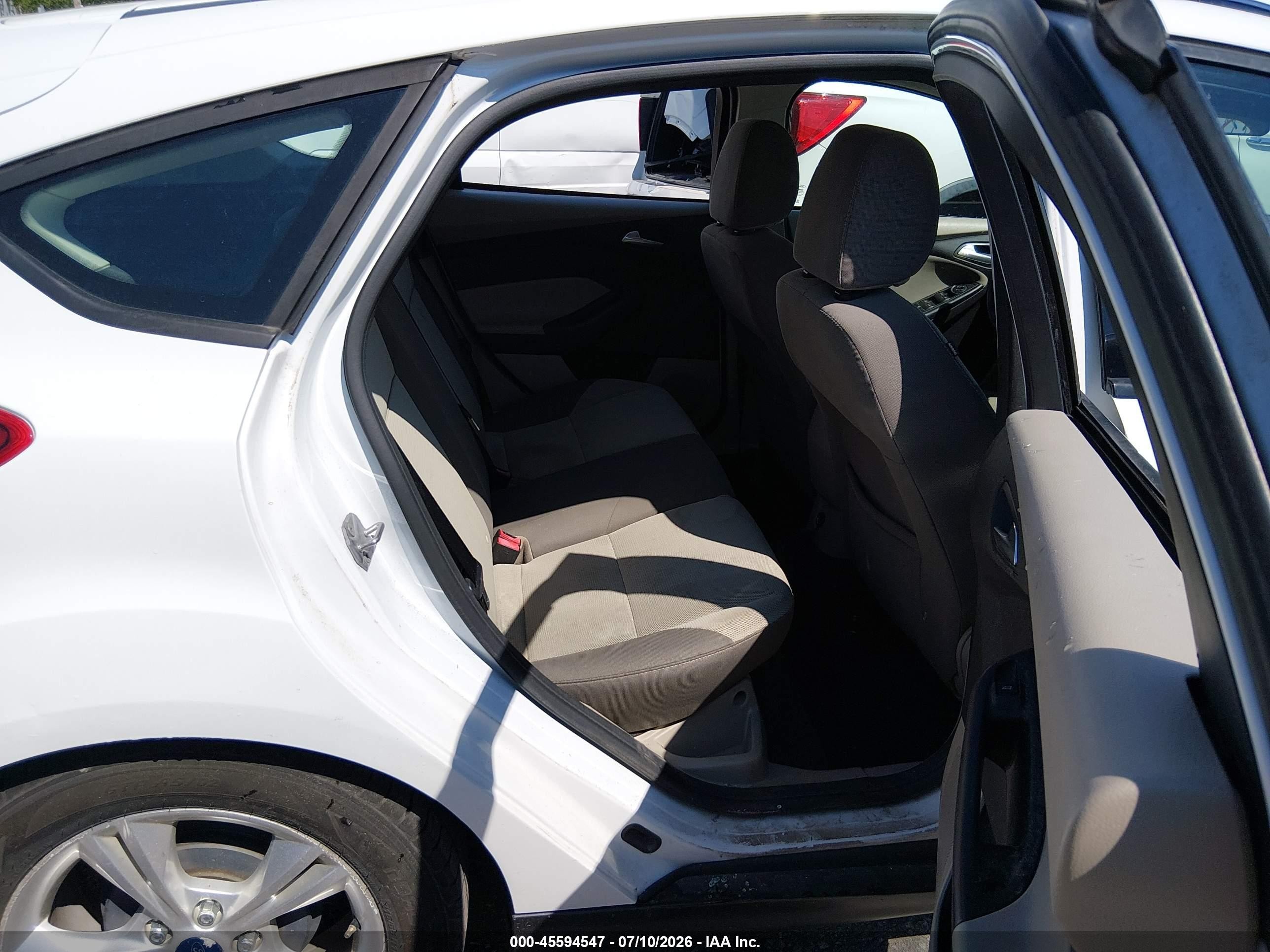 2014 Ford Focus Se Белый vin: 1FADP3K28EL197122