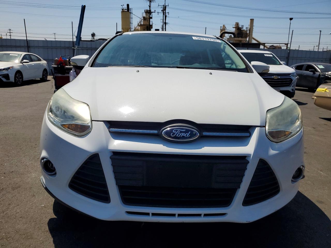 2014 Ford Focus Se Белый vin: 1FADP3K28EL198500