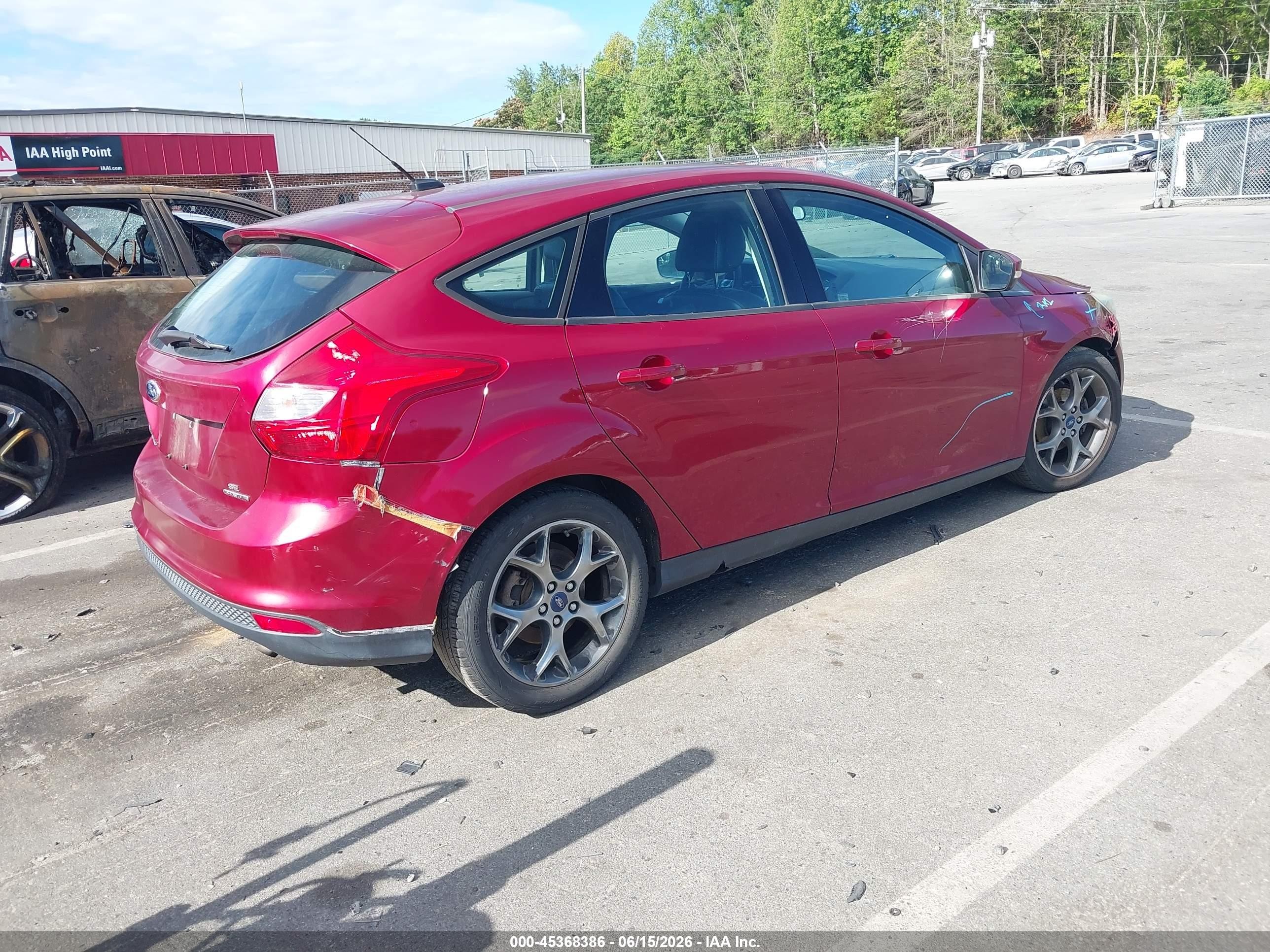 2014 Ford Focus Se Red vin: 1FADP3K28EL209379