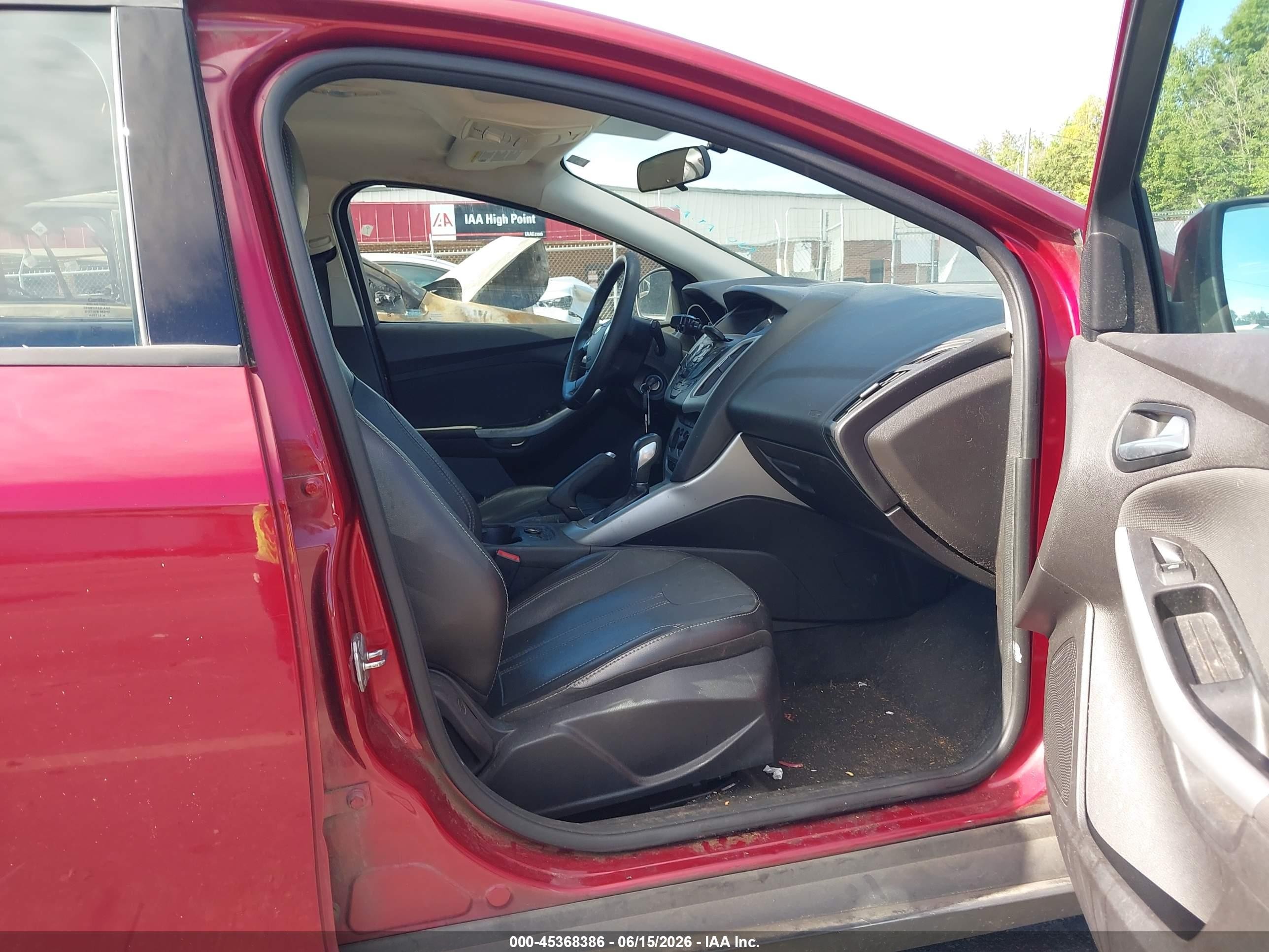 2014 Ford Focus Se Red vin: 1FADP3K28EL209379