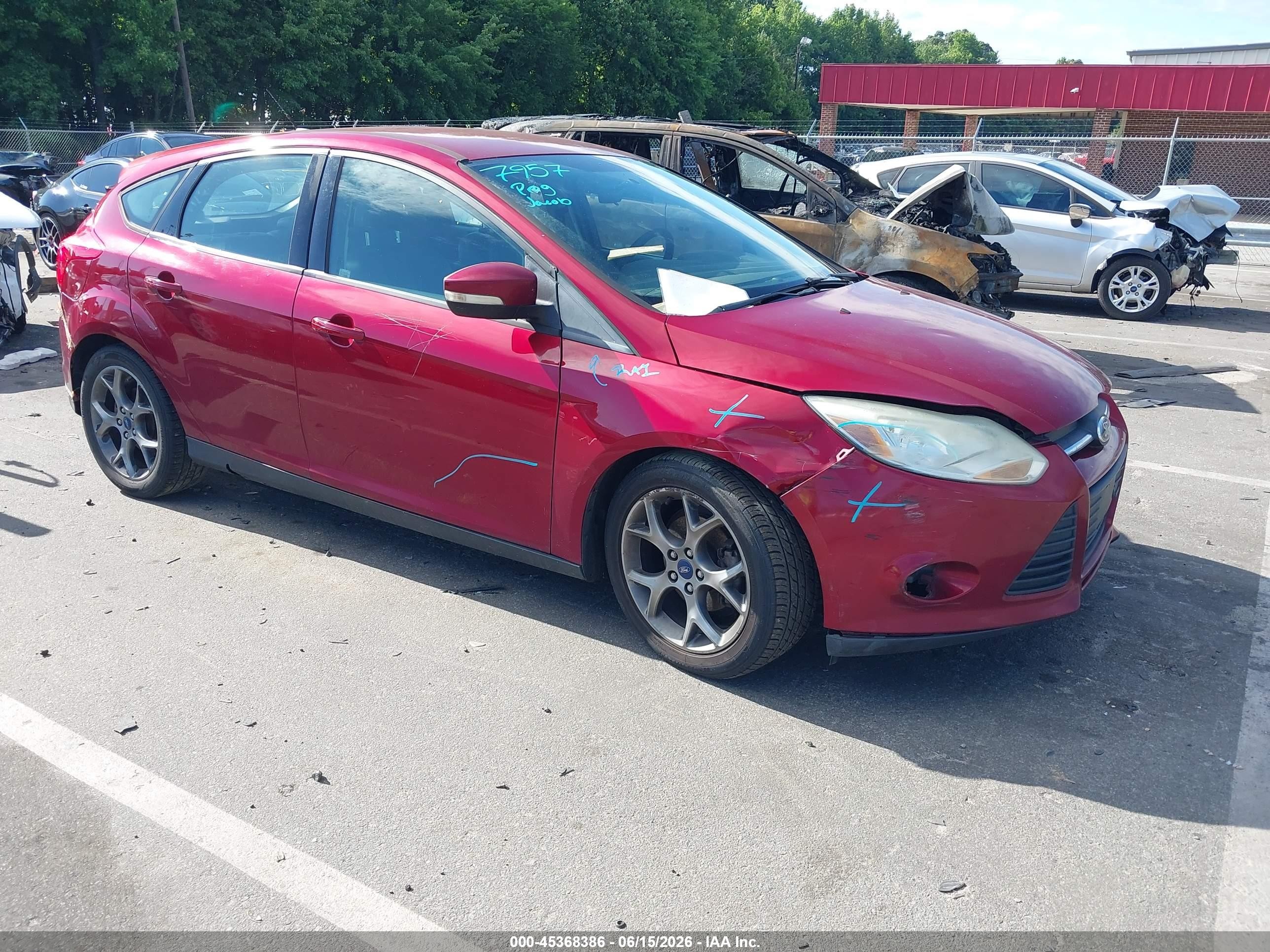 2014 Ford Focus Se Red vin: 1FADP3K28EL209379