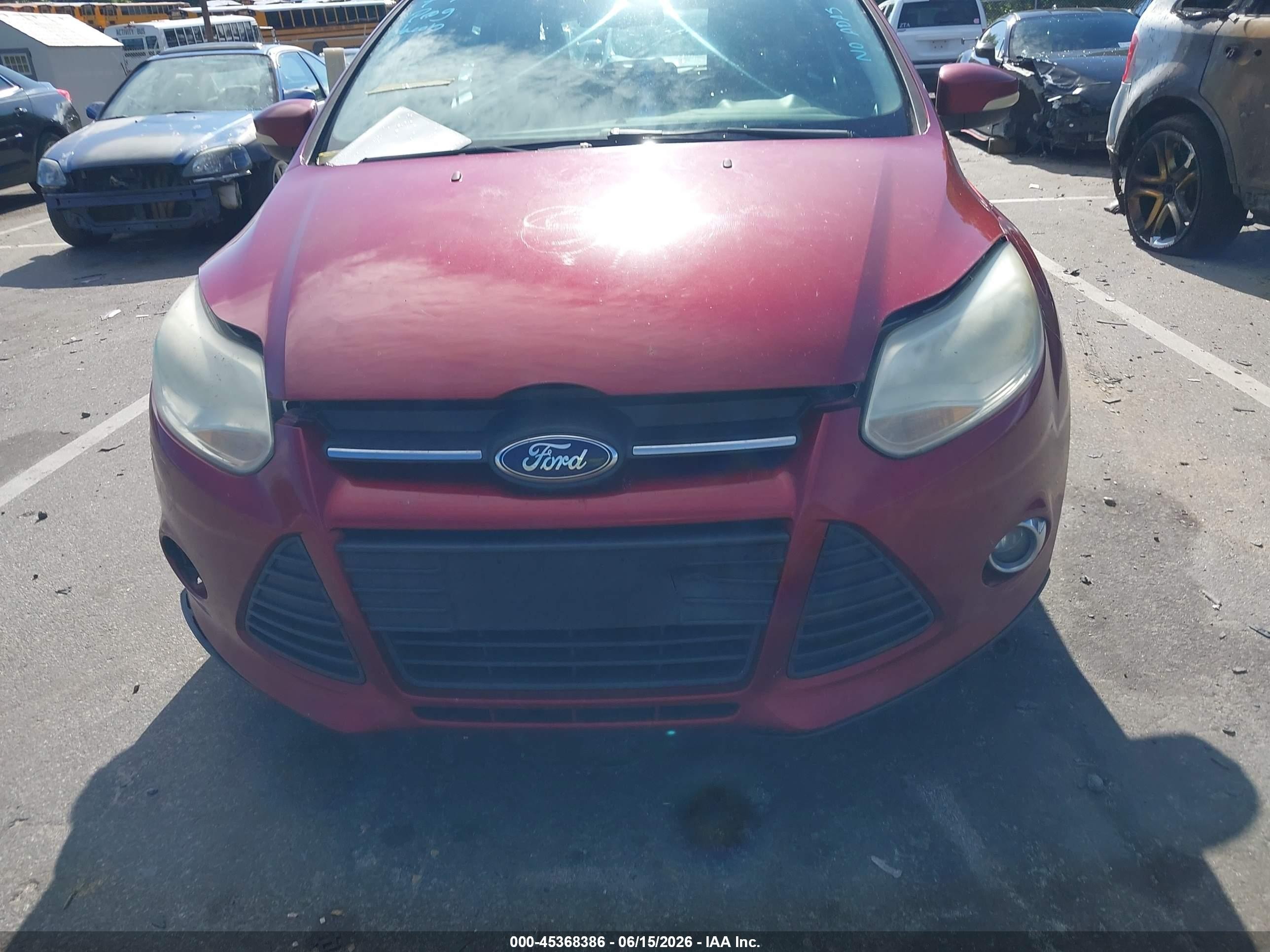 2014 Ford Focus Se Red vin: 1FADP3K28EL209379