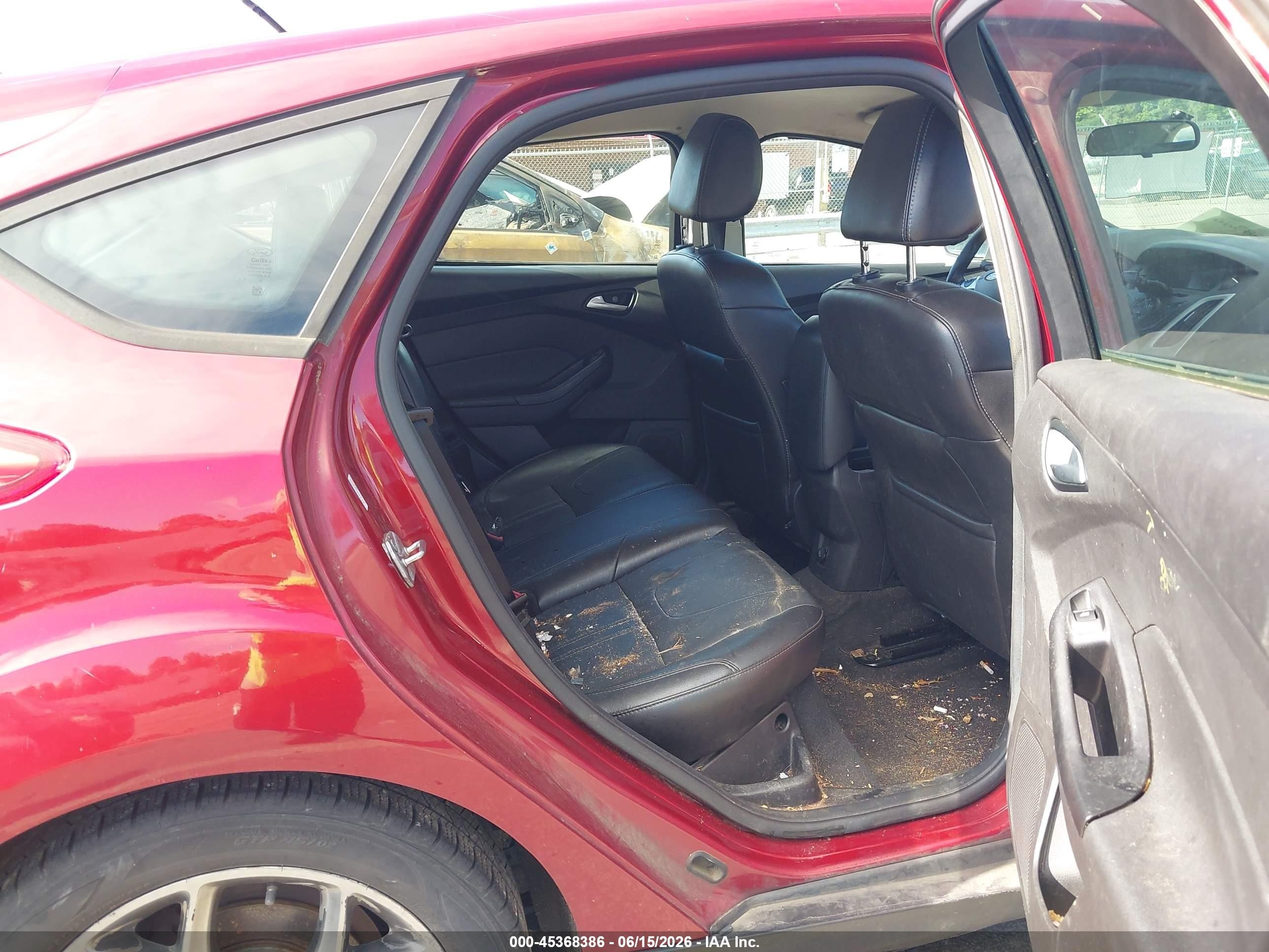 2014 Ford Focus Se Red vin: 1FADP3K28EL209379