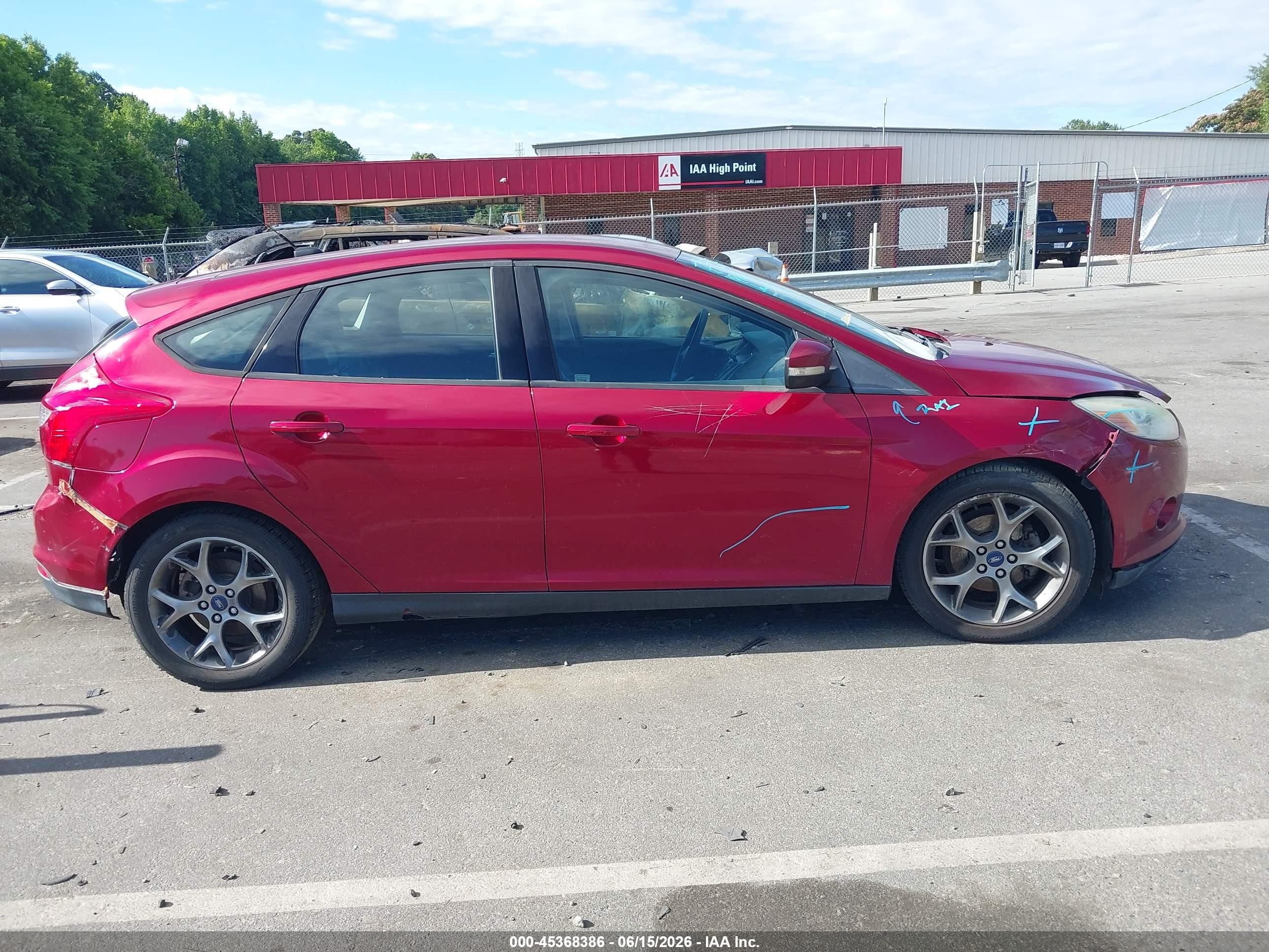 2014 Ford Focus Se Red vin: 1FADP3K28EL209379