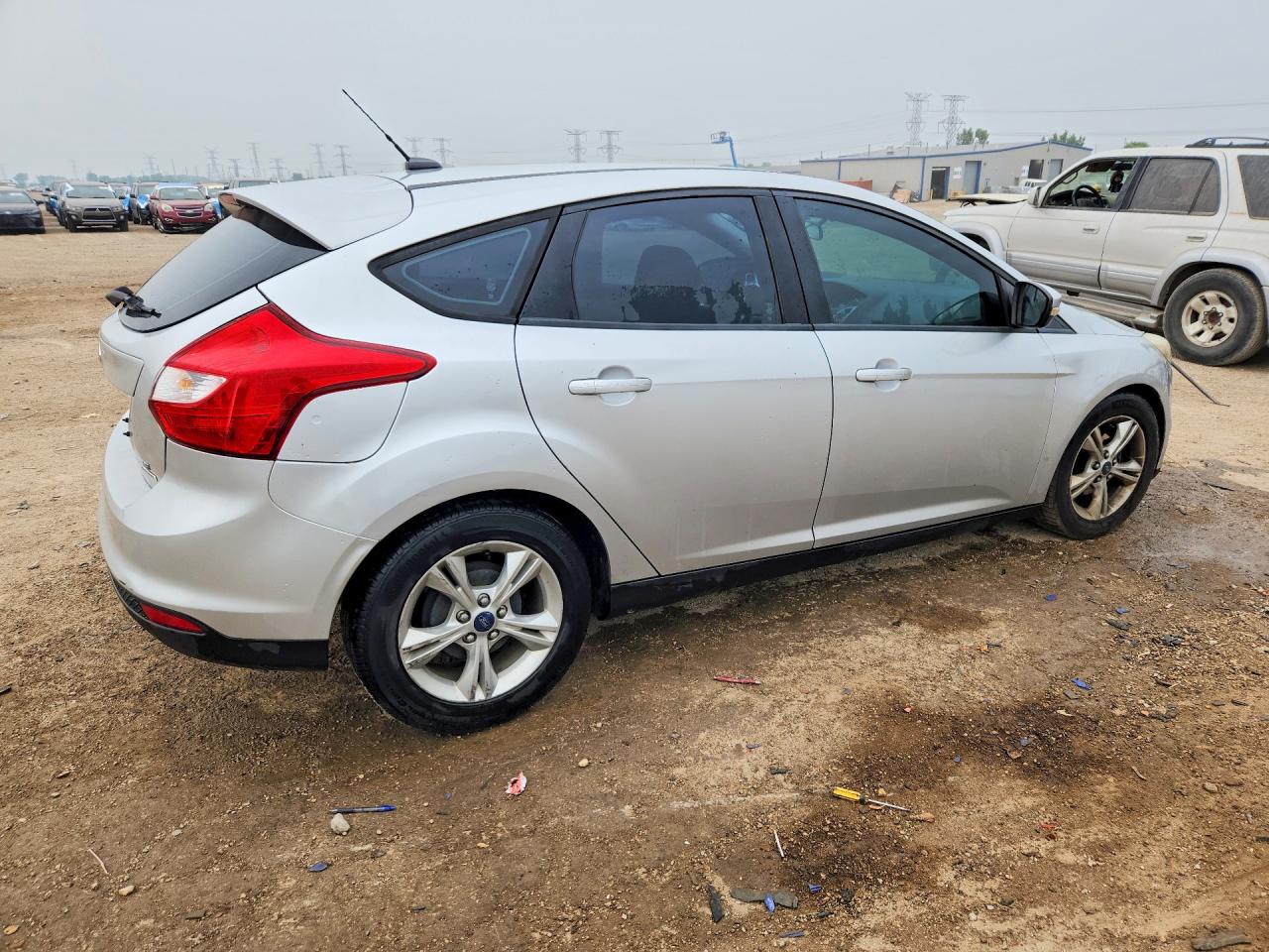 2014 Ford Focus Se Silver vin: 1FADP3K28EL229440