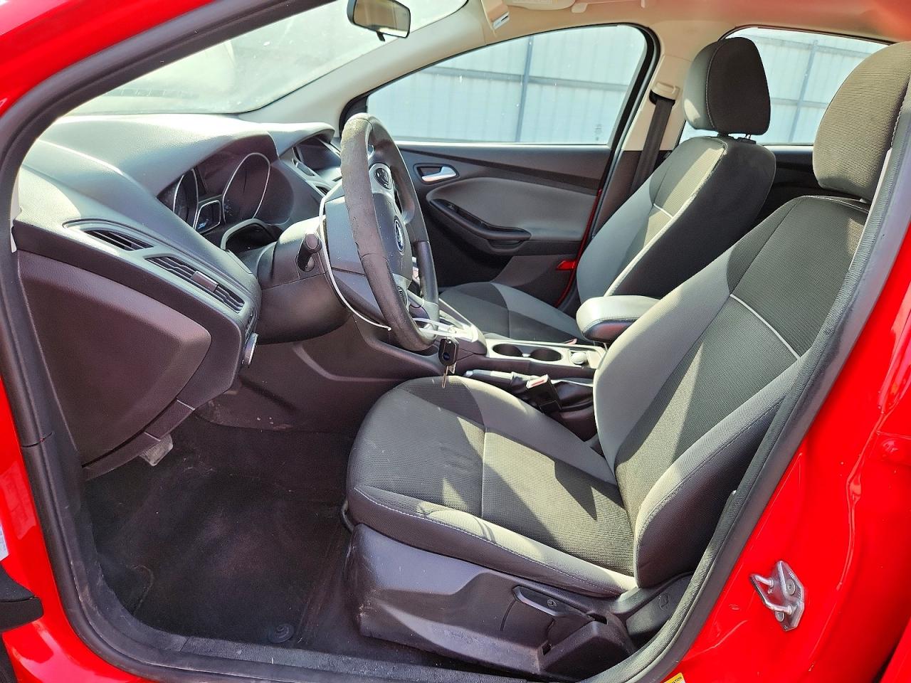 2014 Ford Focus Se Red vin: 1FADP3K28EL243340