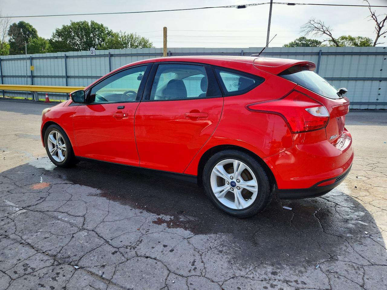 2014 Ford Focus Se Red vin: 1FADP3K28EL243340
