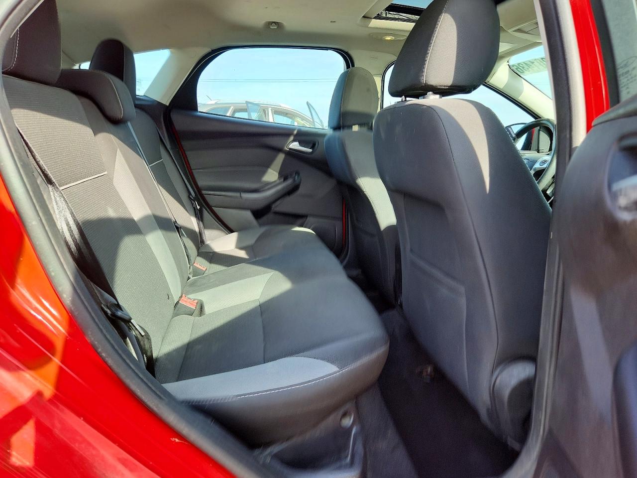 2014 Ford Focus Se Red vin: 1FADP3K28EL243340
