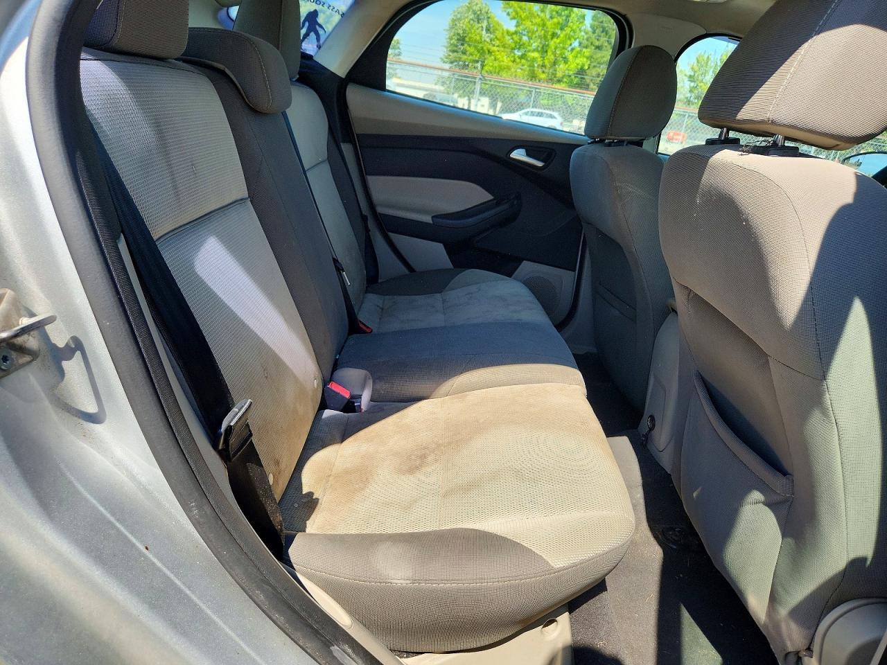 2014 Ford Focus Se Silver vin: 1FADP3K28EL265385