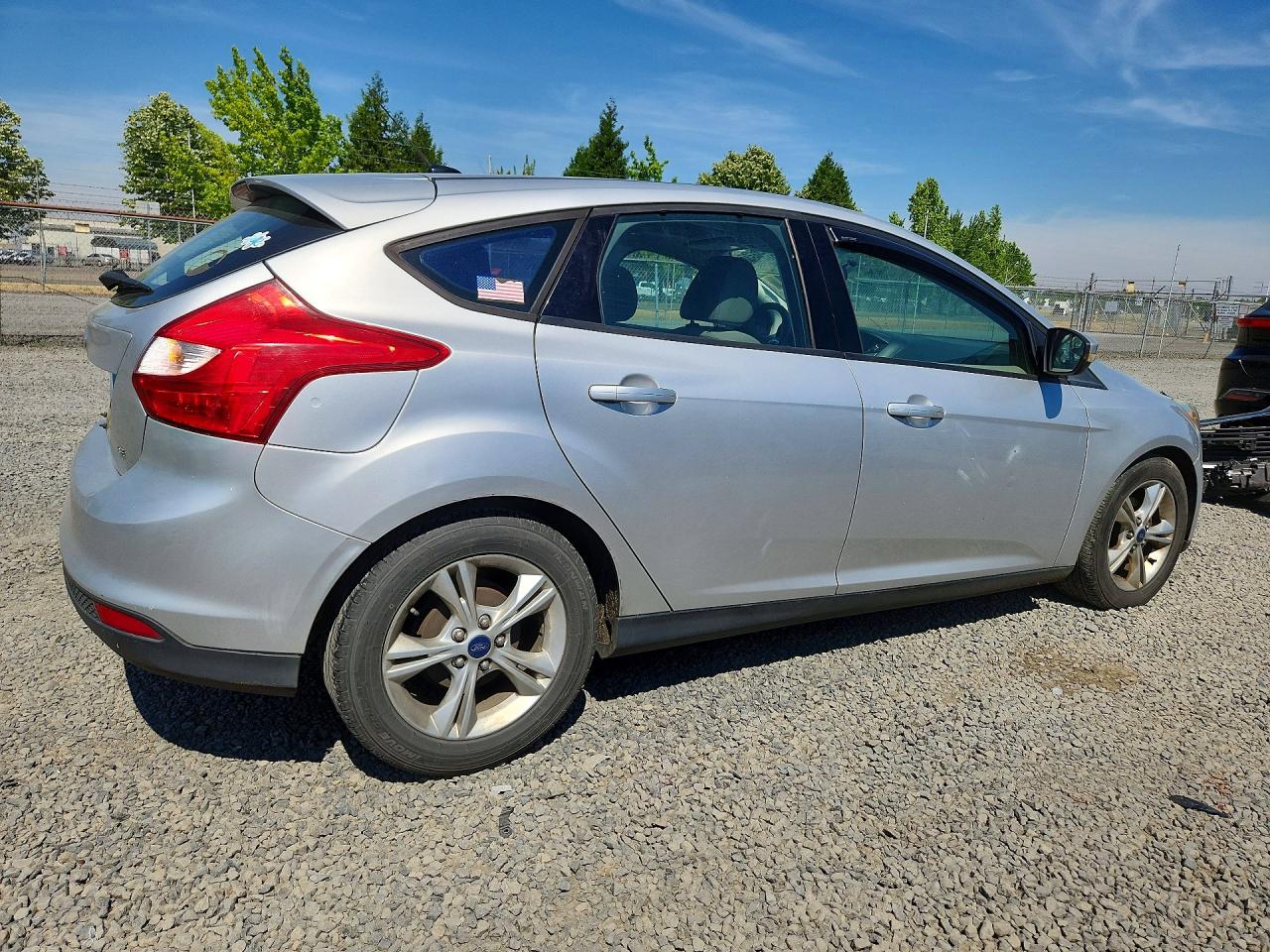 2014 Ford Focus Se Silver vin: 1FADP3K28EL265385