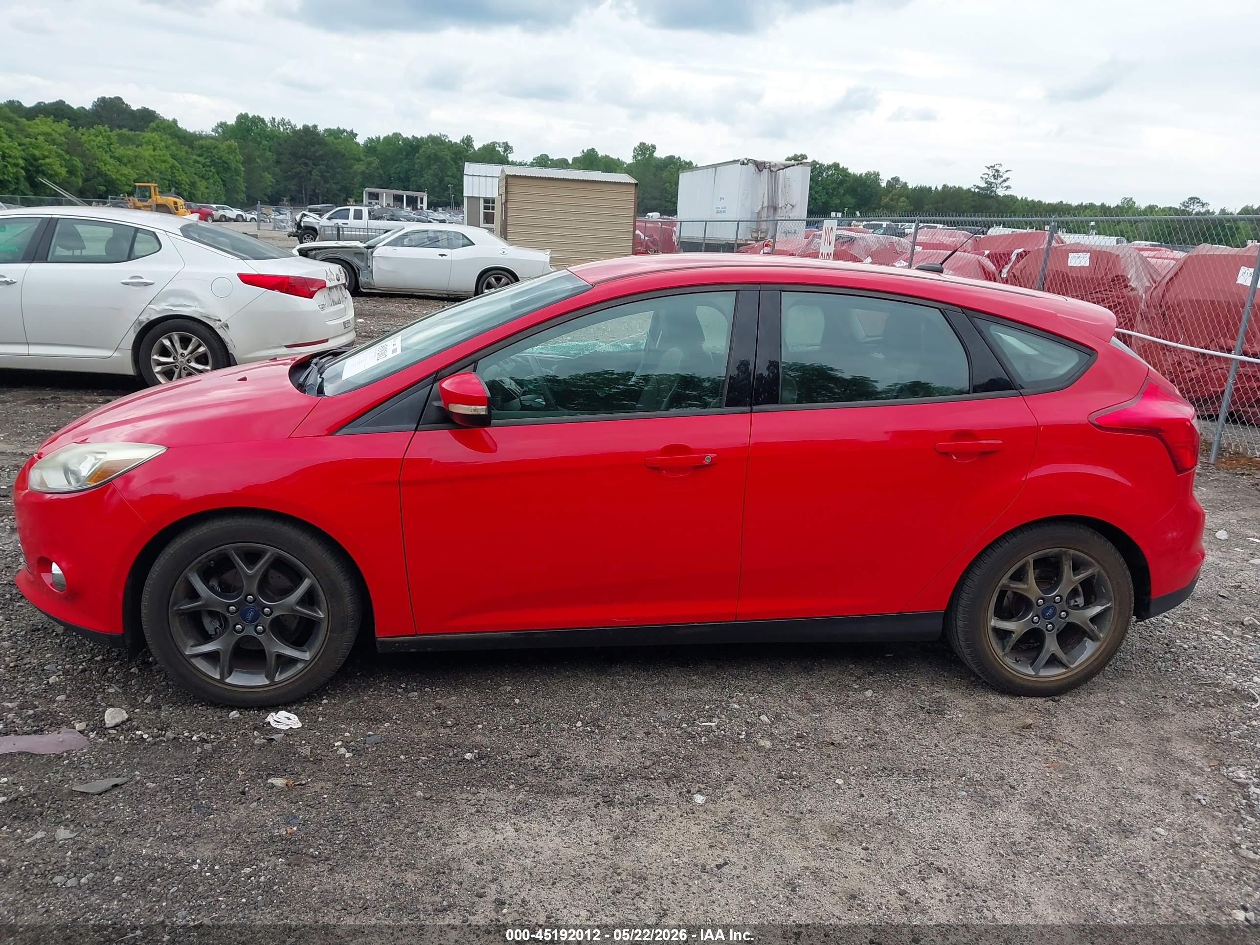 2014 Ford Focus Se Red vin: 1FADP3K28EL269128