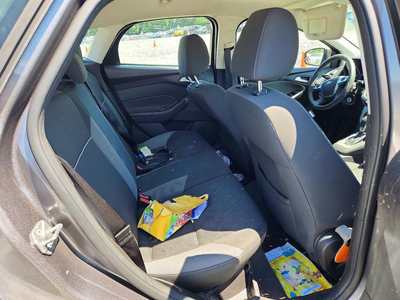 2014 Ford Focus Se Silver vin: 1FADP3K28EL288486
