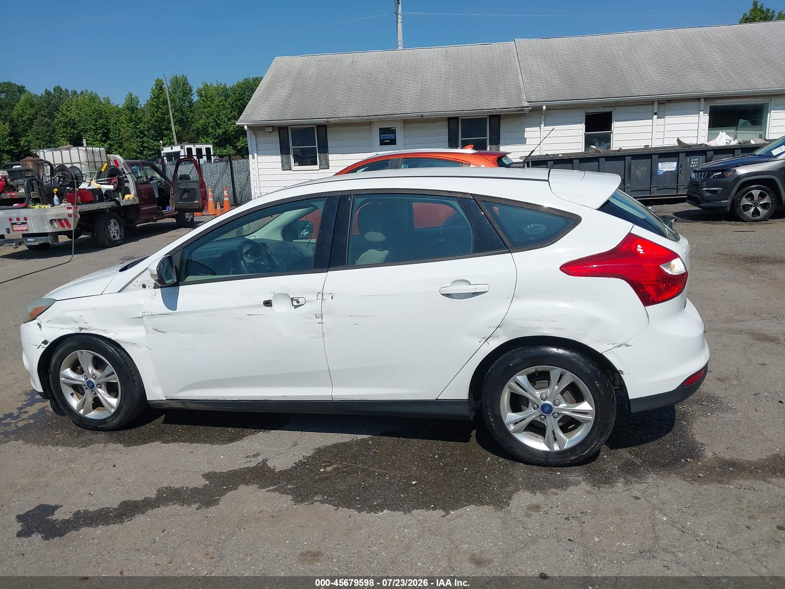 2014 Ford Focus Se White vin: 1FADP3K28EL292196