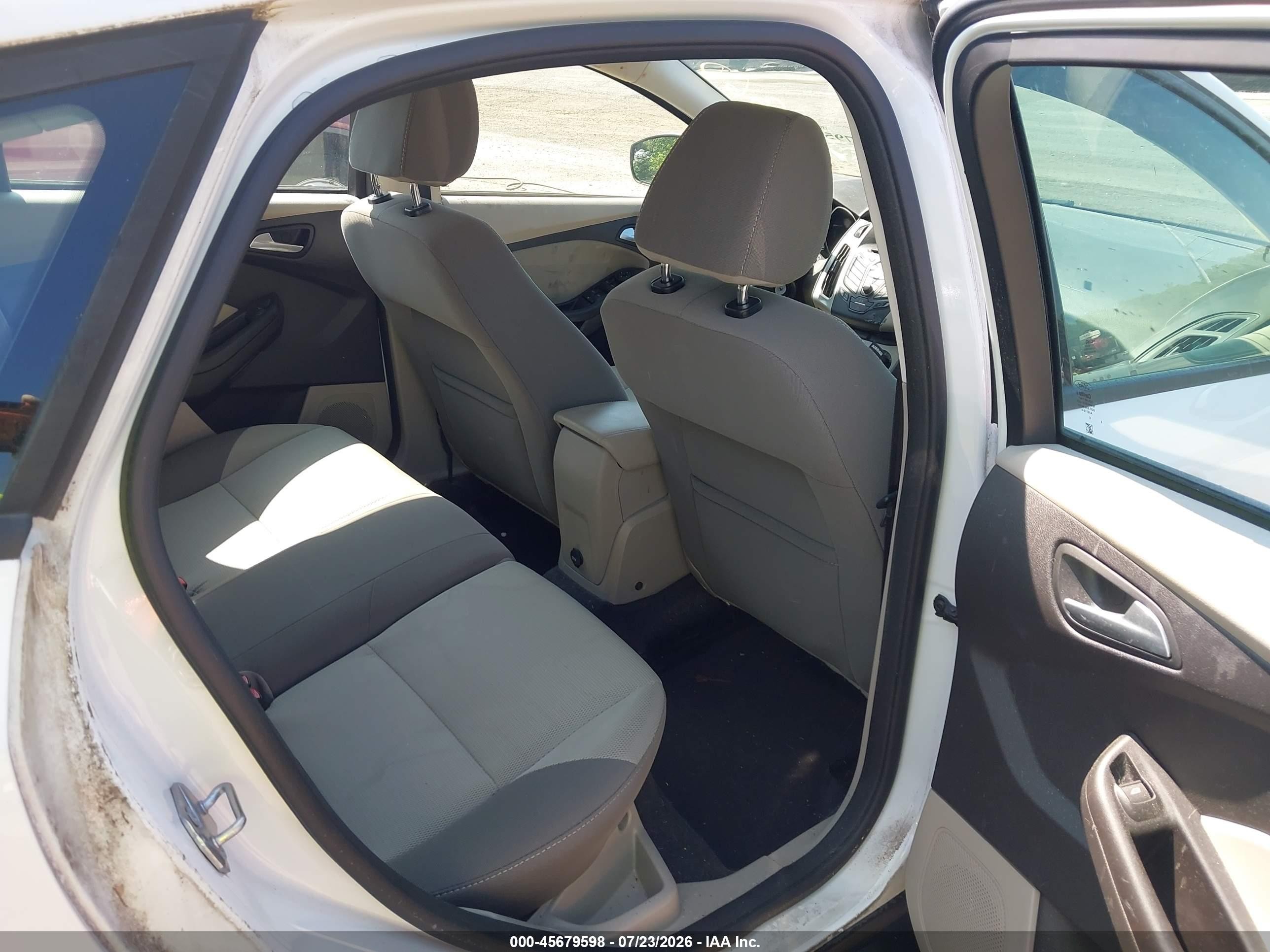 2014 Ford Focus Se White vin: 1FADP3K28EL292196