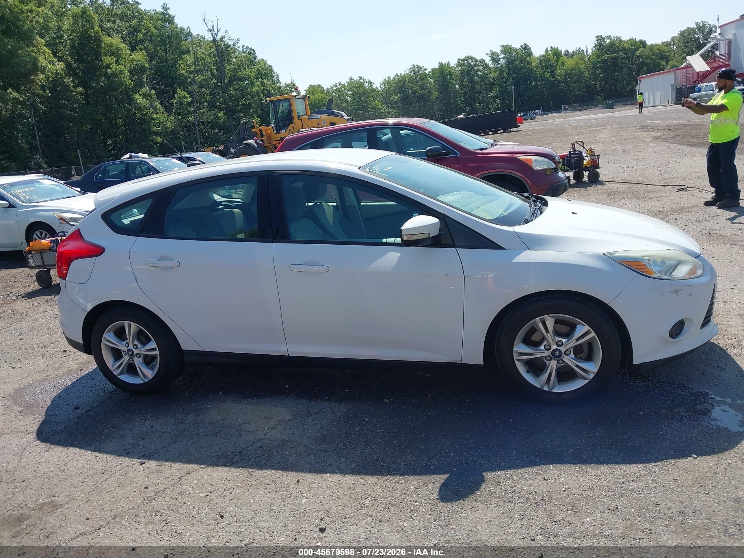 2014 Ford Focus Se White vin: 1FADP3K28EL292196