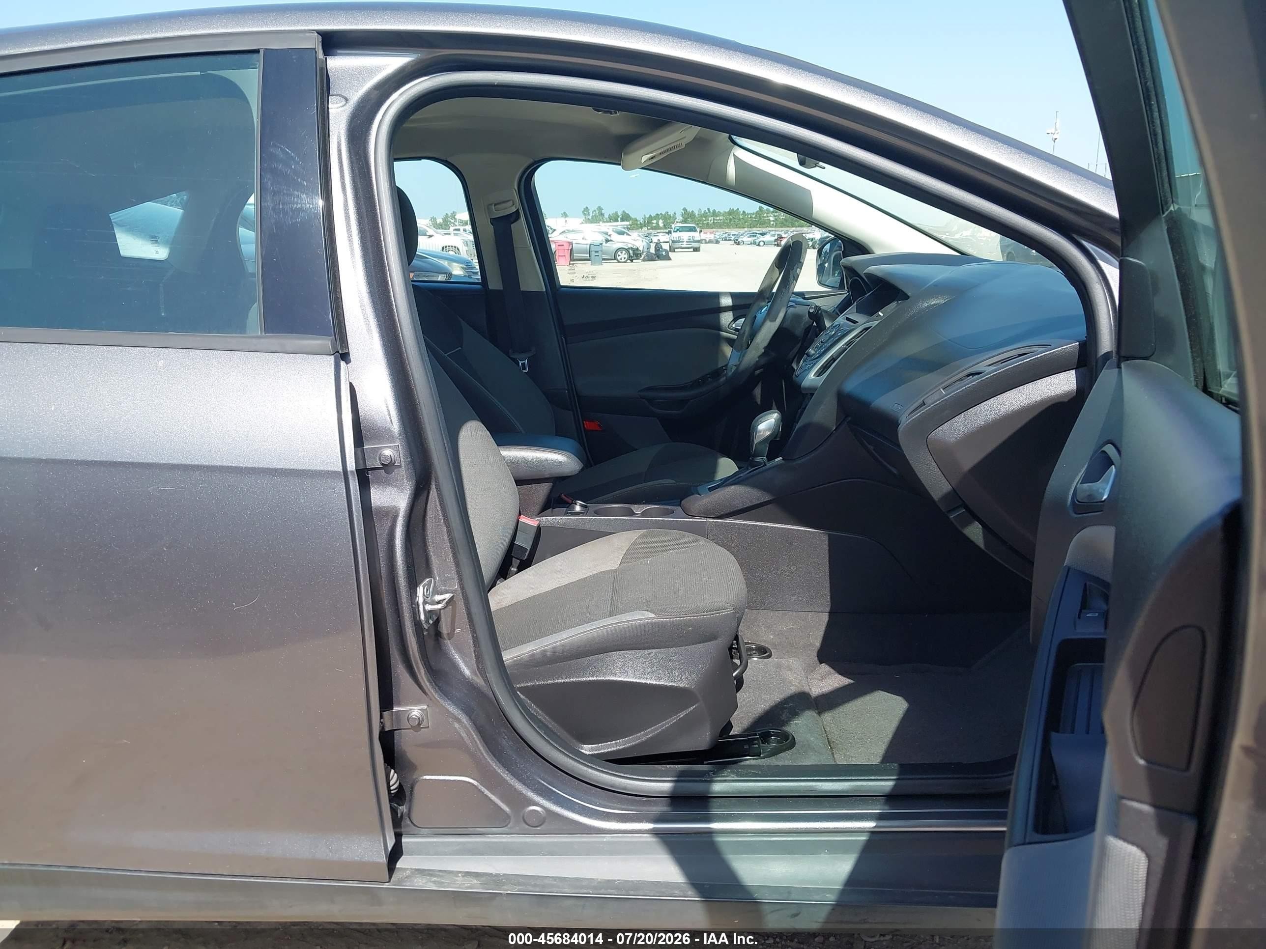 2014 Ford Focus Se Gray vin: 1FADP3K28EL299732
