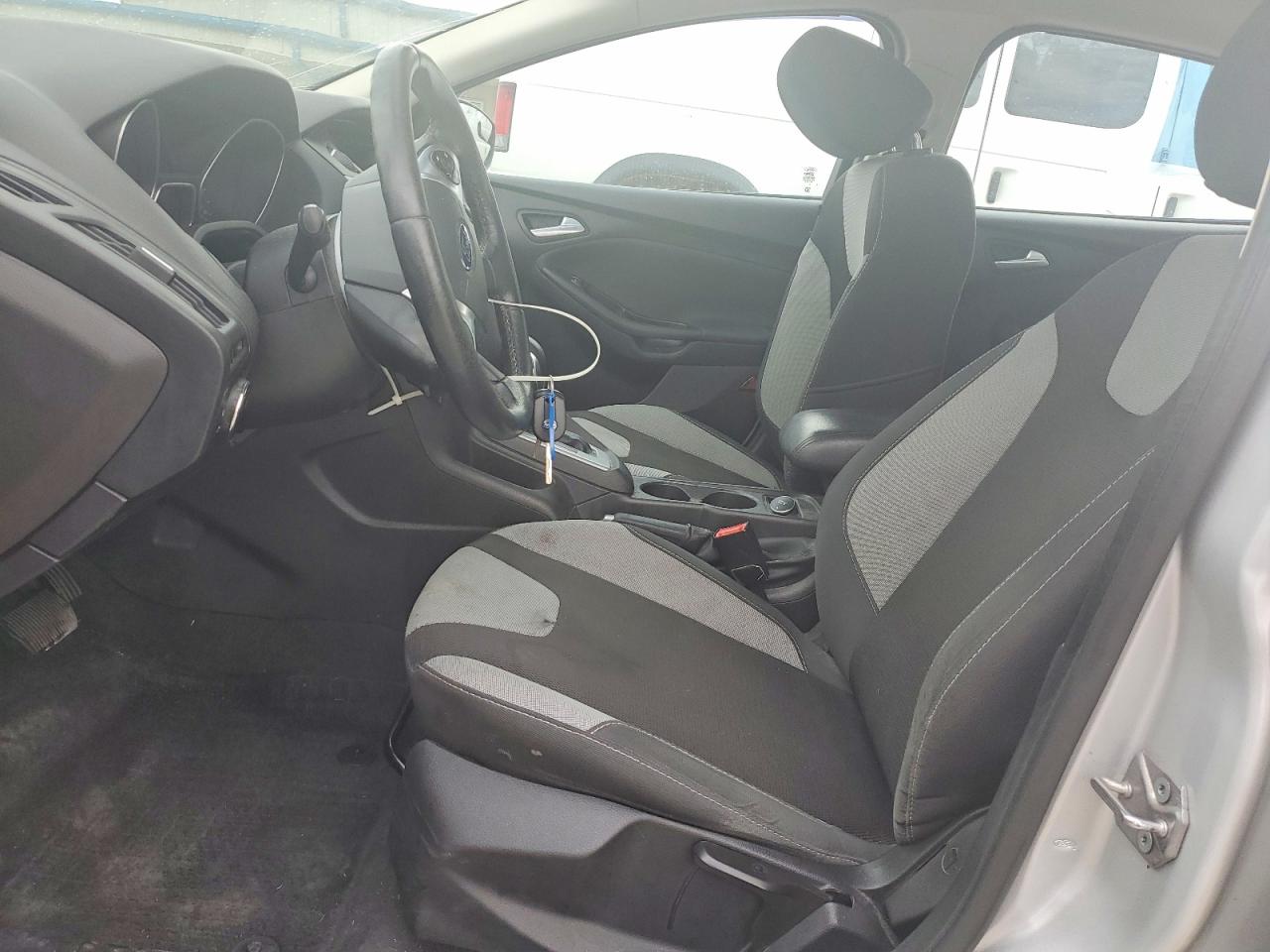2014 Ford Focus Se Silver vin: 1FADP3K28EL309420