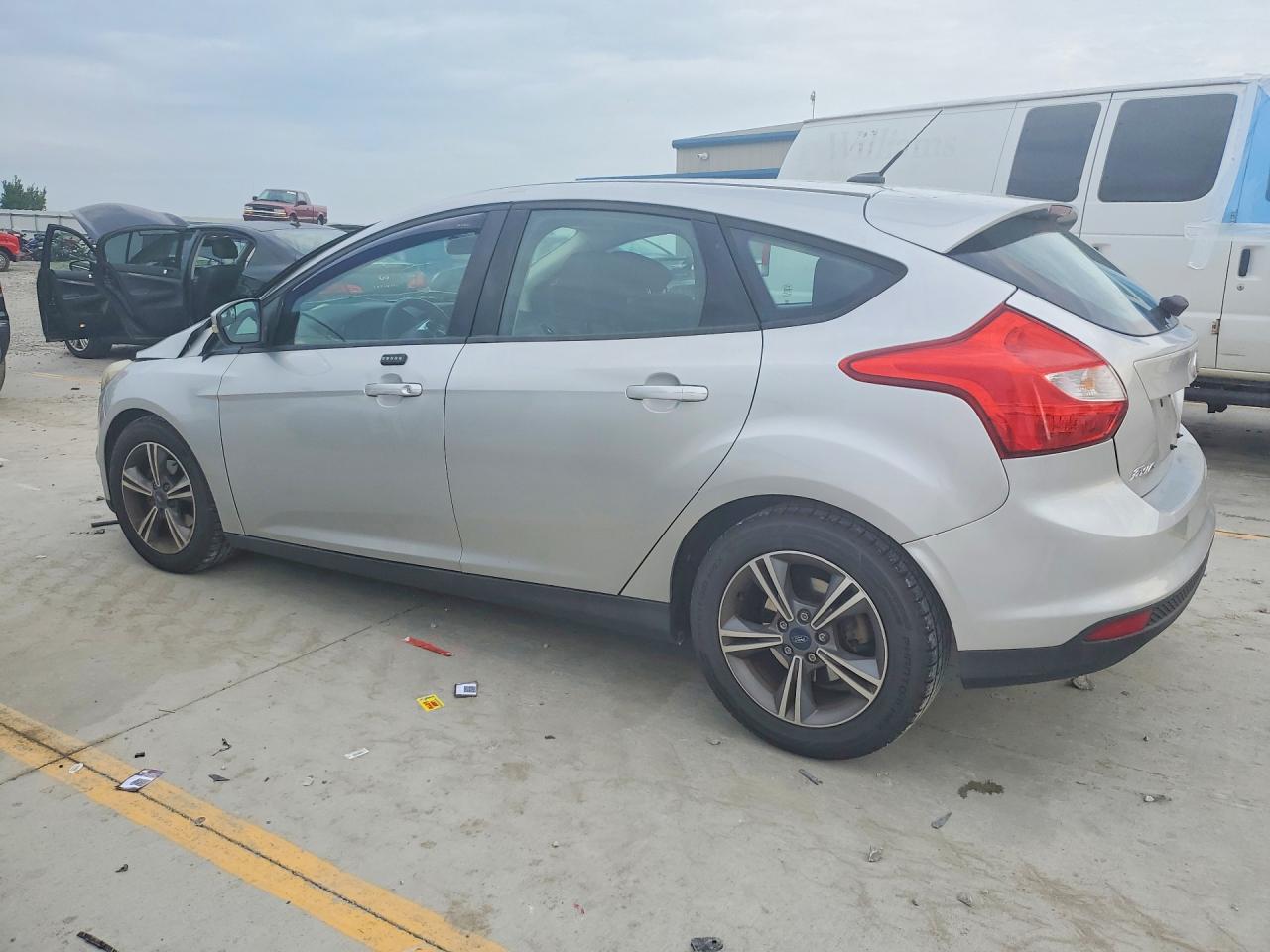 2014 Ford Focus Se Silver vin: 1FADP3K28EL309420