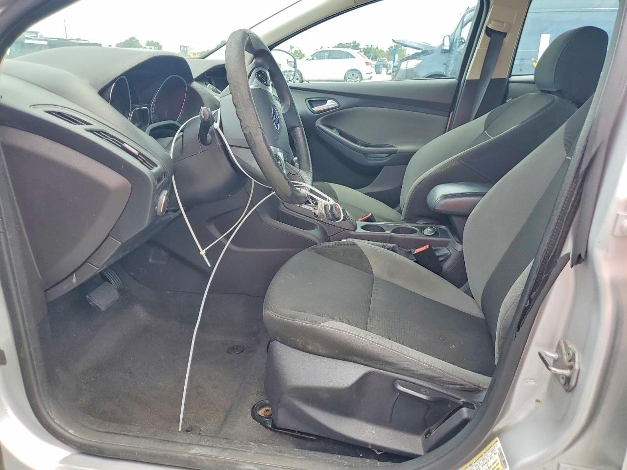 2014 Ford Focus Se Silver vin: 1FADP3K28EL315721