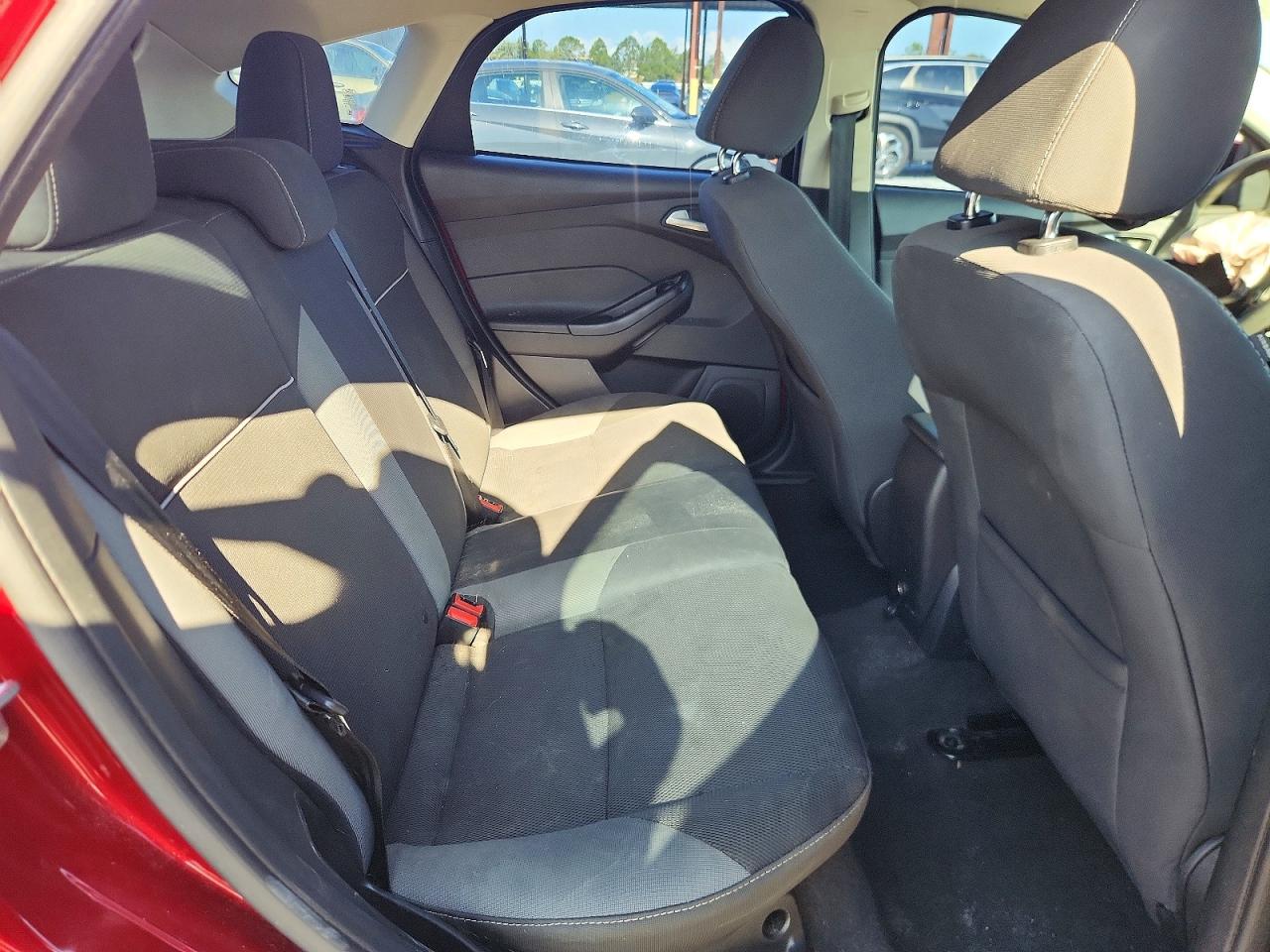 2014 Ford Focus Se Burgundy vin: 1FADP3K28EL345897