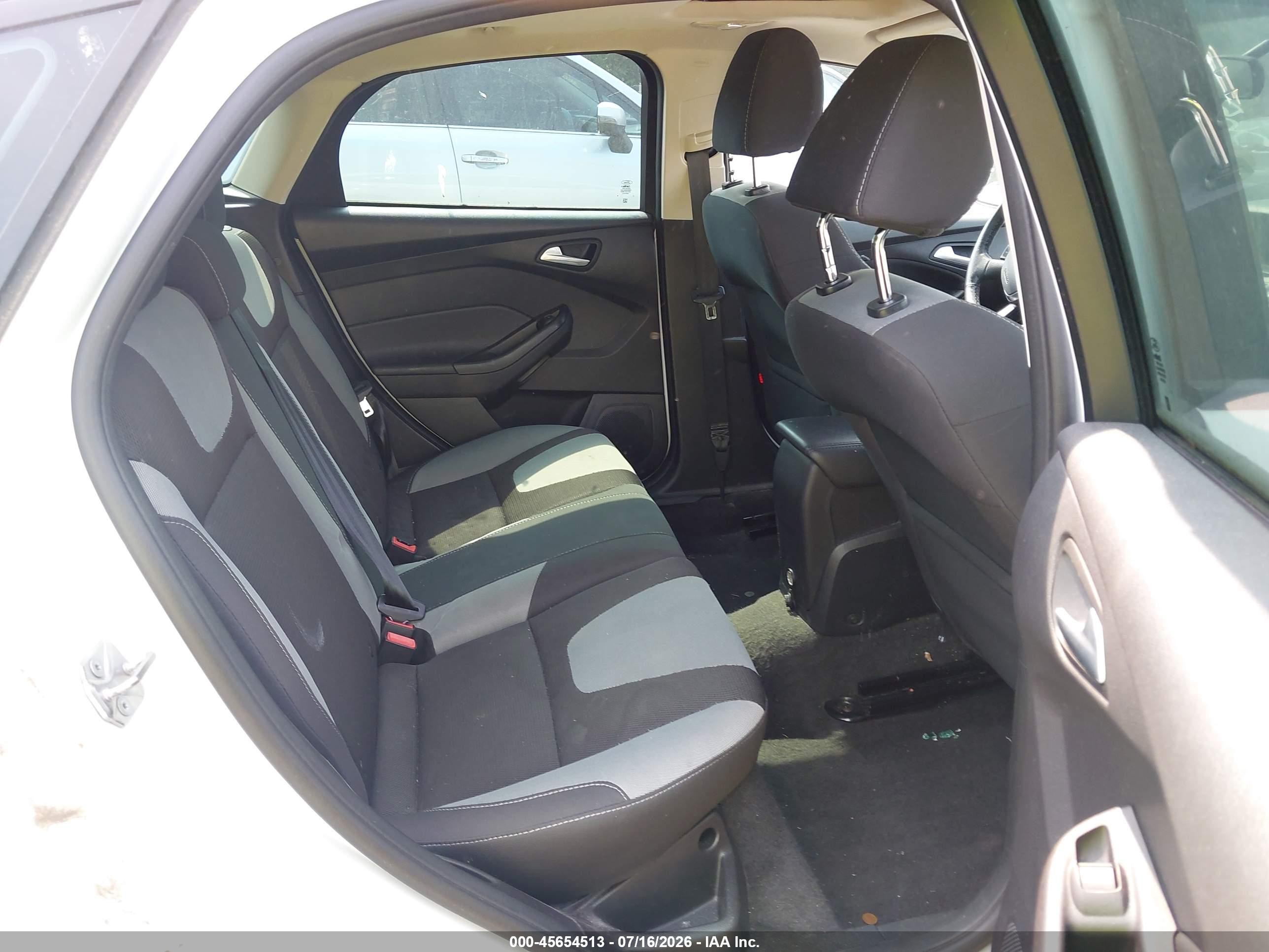 2014 Ford Focus Se Белый vin: 1FADP3K28EL374669