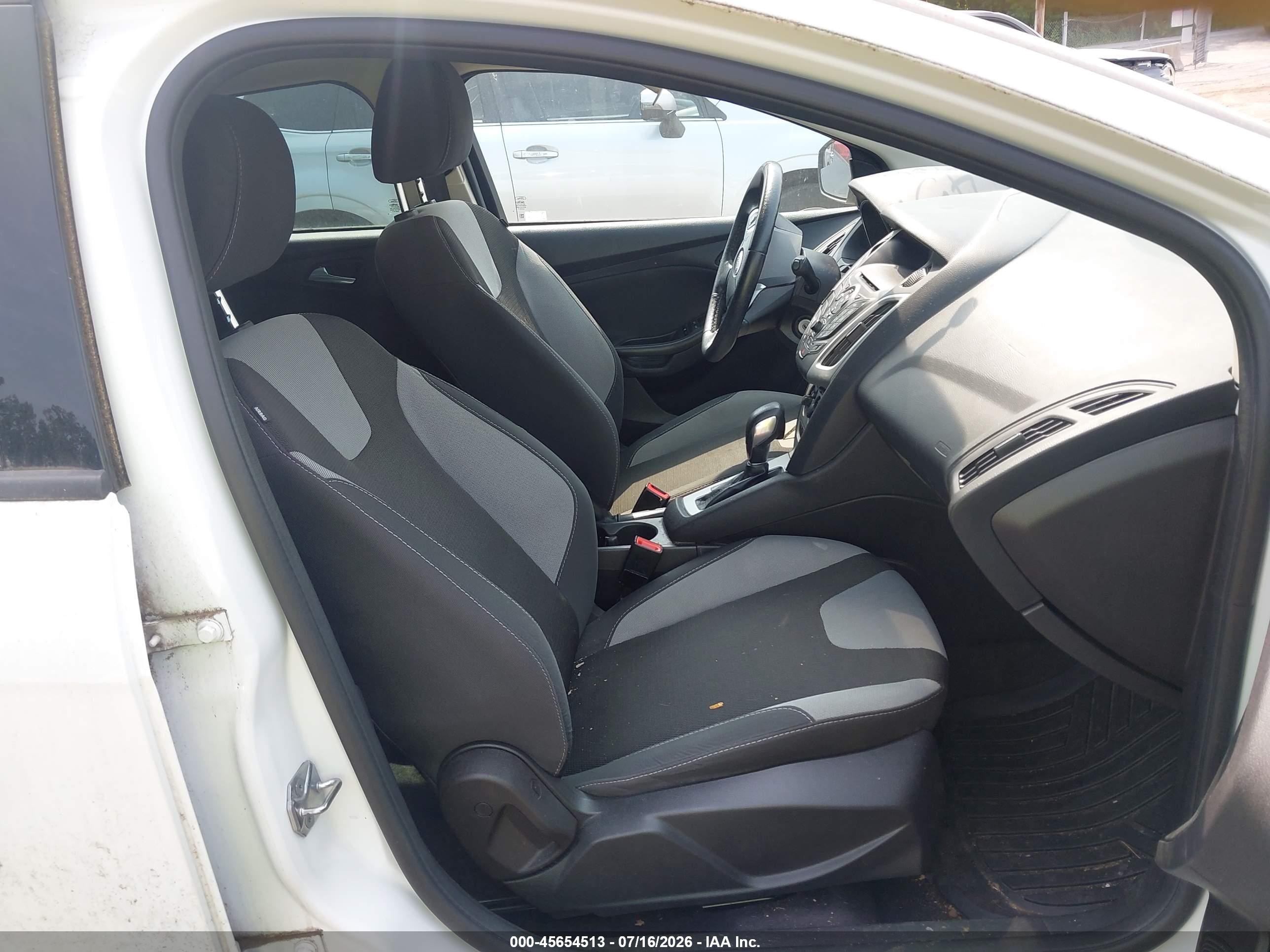 2014 Ford Focus Se Белый vin: 1FADP3K28EL374669