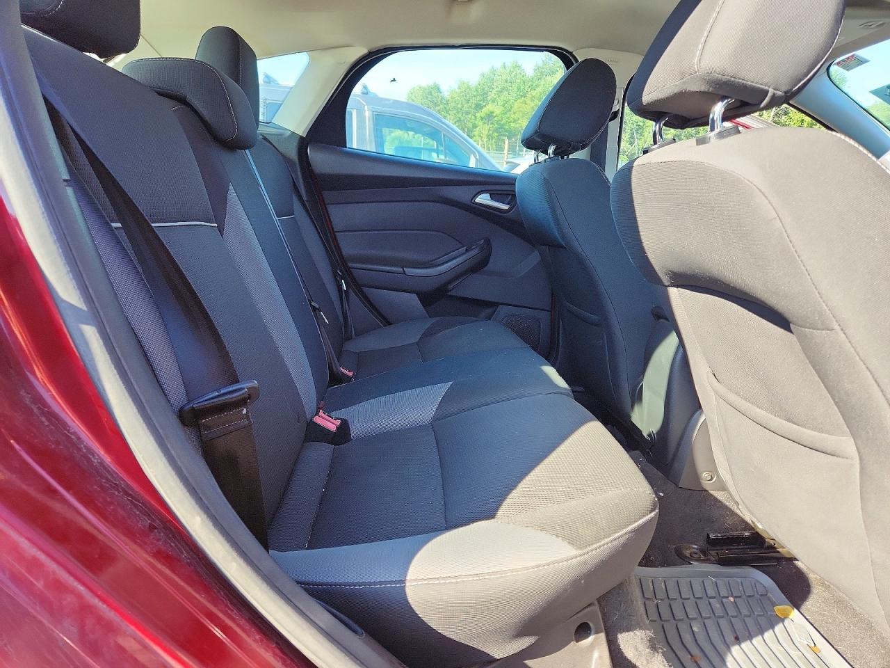 2014 Ford Focus Se Red vin: 1FADP3K28EL377703