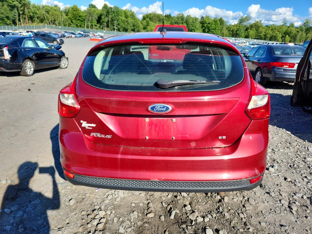 2014 Ford Focus Se Red vin: 1FADP3K28EL377703